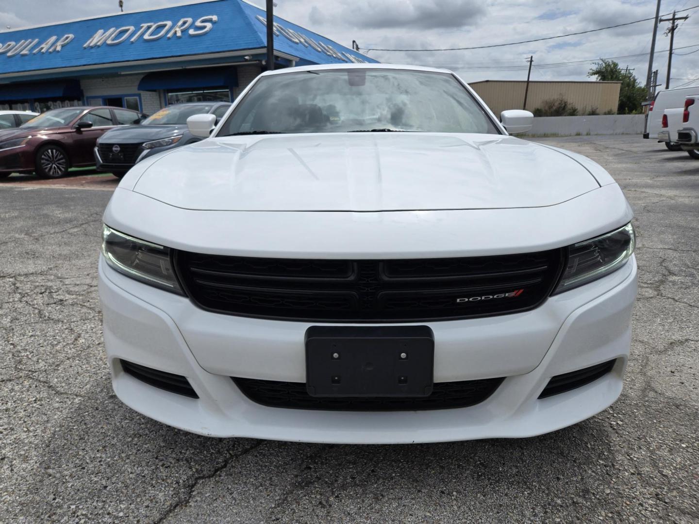 2022 White /Black Dodge Charger SXT (2C3CDXBG7NH) with an 3.6L V6 DOHC 24V engine, 8A transmission, located at 1842 Wirt Road, Houston, TX, 77055, (713) 973-3903, 29.805330, -95.484787 - Photo#7