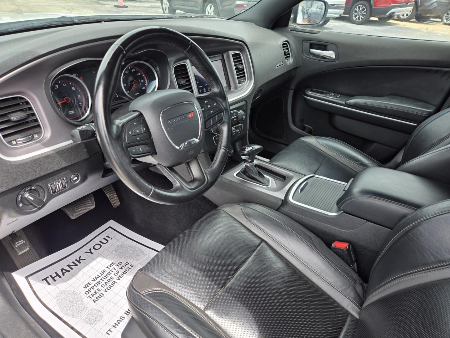 2022 White /Black Dodge Charger SXT (2C3CDXBG7NH) with an 3.6L V6 DOHC 24V engine, 8A transmission, located at 1842 Wirt Road, Houston, TX, 77055, (713) 973-3903, 29.805330, -95.484787 - Photo#8