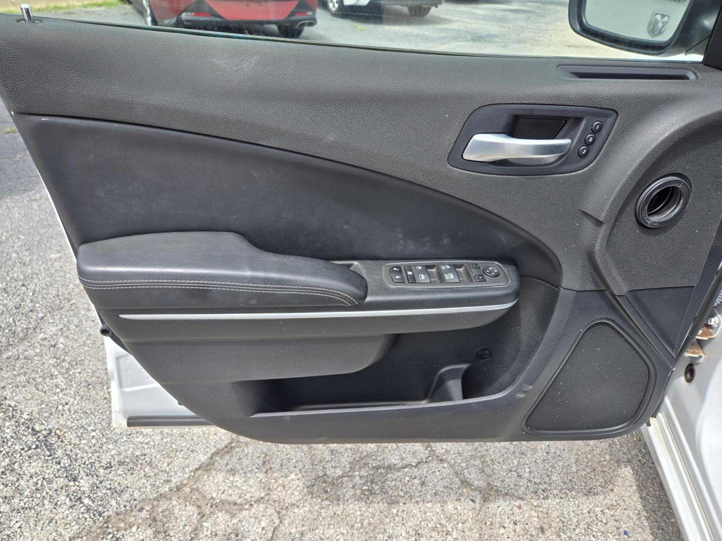 2022 White /Black Dodge Charger SXT (2C3CDXBG7NH) with an 3.6L V6 DOHC 24V engine, 8A transmission, located at 1842 Wirt Road, Houston, TX, 77055, (713) 973-3903, 29.805330, -95.484787 - Photo#9