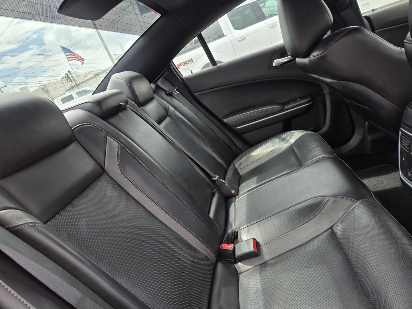 2022 White /Black Dodge Charger SXT (2C3CDXBG7NH) with an 3.6L V6 DOHC 24V engine, 8A transmission, located at 1842 Wirt Road, Houston, TX, 77055, (713) 973-3903, 29.805330, -95.484787 - Photo#14