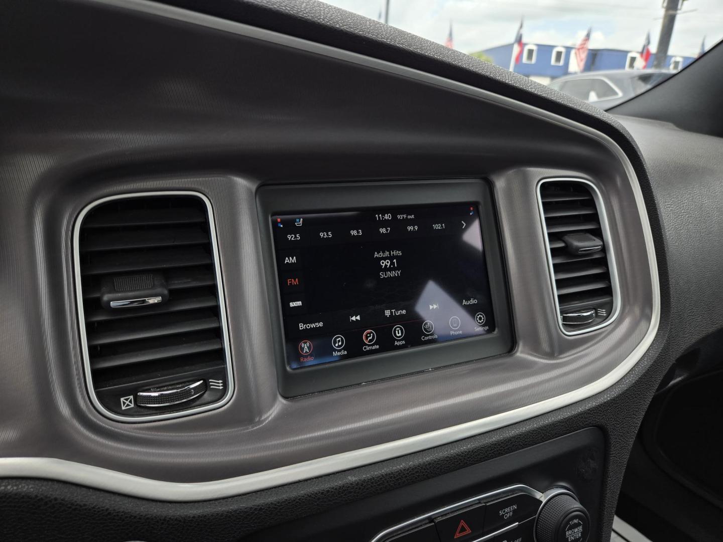 2022 White /Black Dodge Charger SXT (2C3CDXBG7NH) with an 3.6L V6 DOHC 24V engine, 8A transmission, located at 1842 Wirt Road, Houston, TX, 77055, (713) 973-3903, 29.805330, -95.484787 - Photo#18