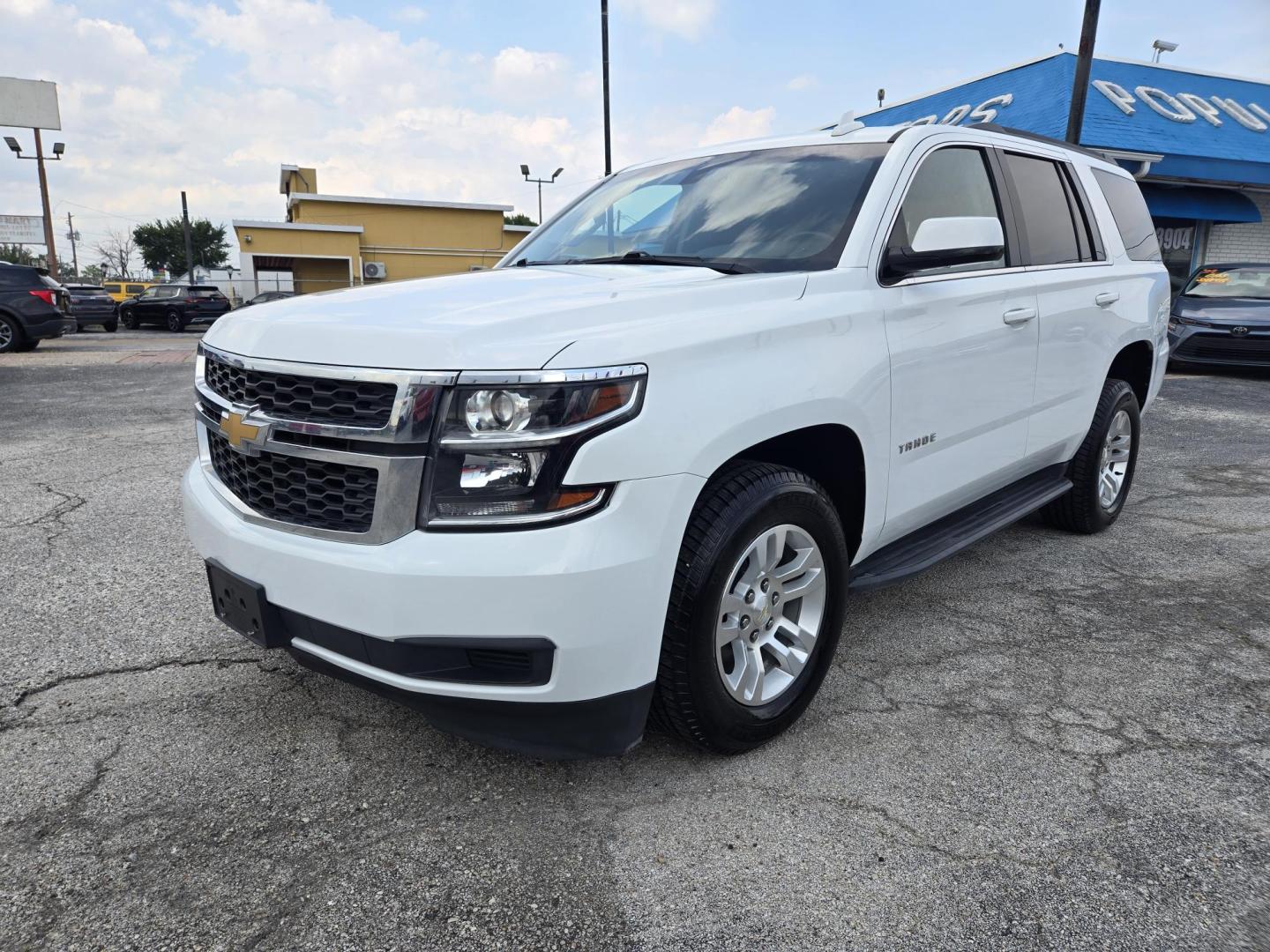 2020 White /Black Chevrolet Tahoe LS 2WD (1GNSCAKC8LR) with an 5.3L V8 OHV 16V engine, 6A transmission, located at 1842 Wirt Road, Houston, TX, 77055, (713) 973-3903, 29.805330, -95.484787 - Photo#0