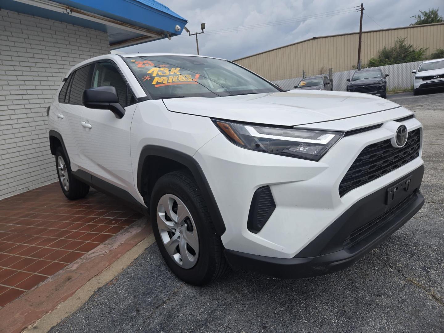 2023 White Toyota RAV4 LE AWD (2T3F1RFV8PC) with an 2.5L L4 DOHC 16V engine, 8A transmission, located at 1842 Wirt Road, Houston, TX, 77055, (713) 973-3903, 29.805330, -95.484787 - Photo#5