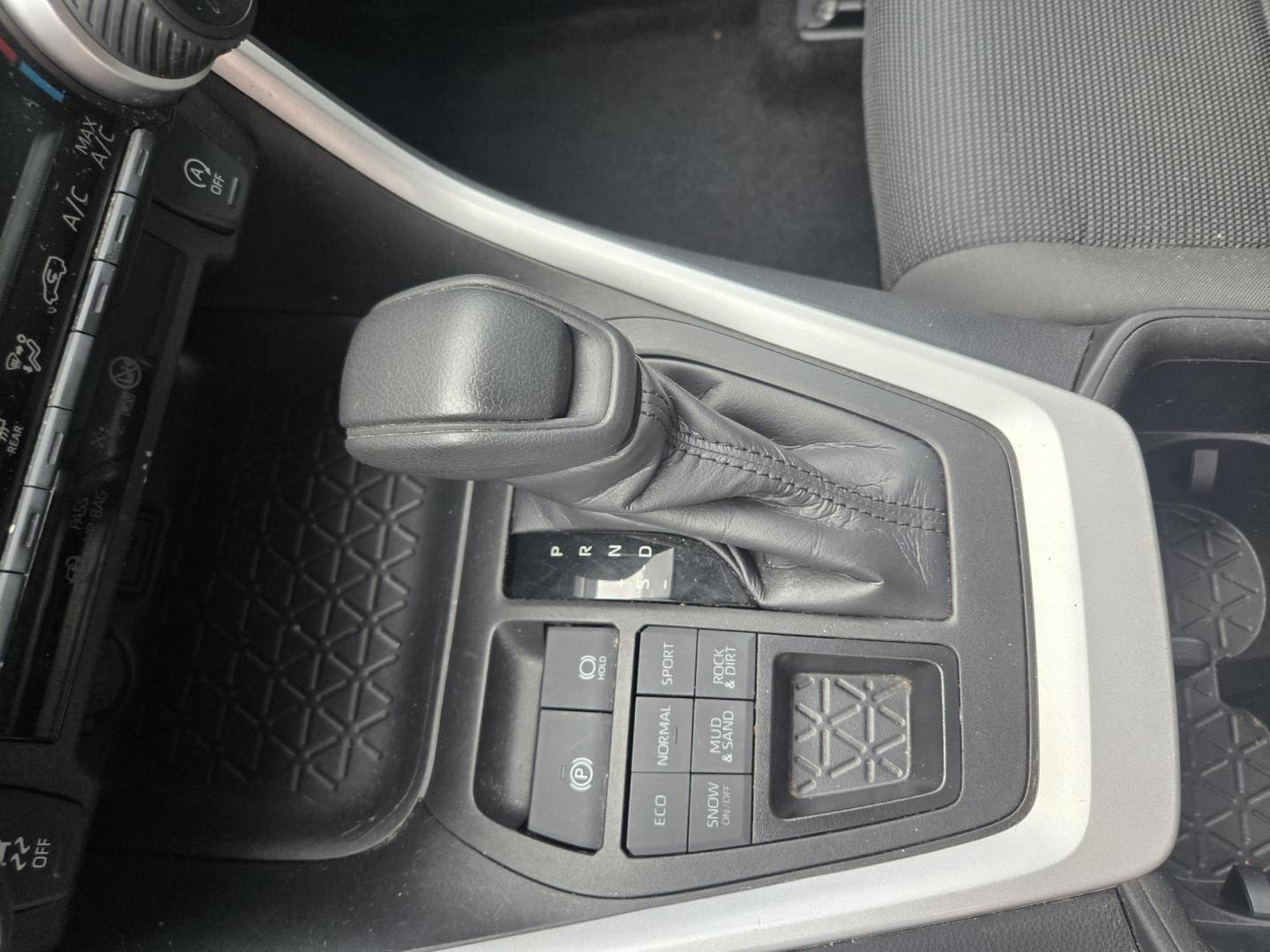 2023 White Toyota RAV4 LE AWD (2T3F1RFV8PC) with an 2.5L L4 DOHC 16V engine, 8A transmission, located at 1842 Wirt Road, Houston, TX, 77055, (713) 973-3903, 29.805330, -95.484787 - Photo#16