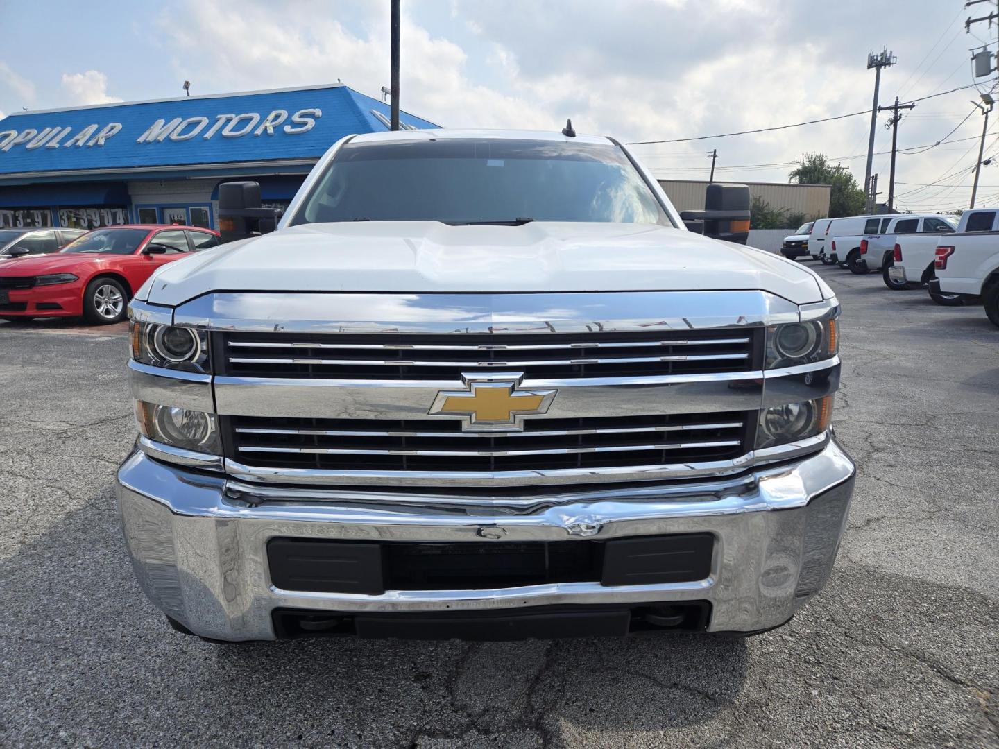 2018 White /Gray Chevrolet Silverado 2500HD Work Truck Crew Cab 2WD (1GC1CUEG2JF) with an 6.0L V8 OHV 16V FFV engine, 6A transmission, located at 1842 Wirt Road, Houston, TX, 77055, (713) 973-3903, 29.805330, -95.484787 - Photo#7