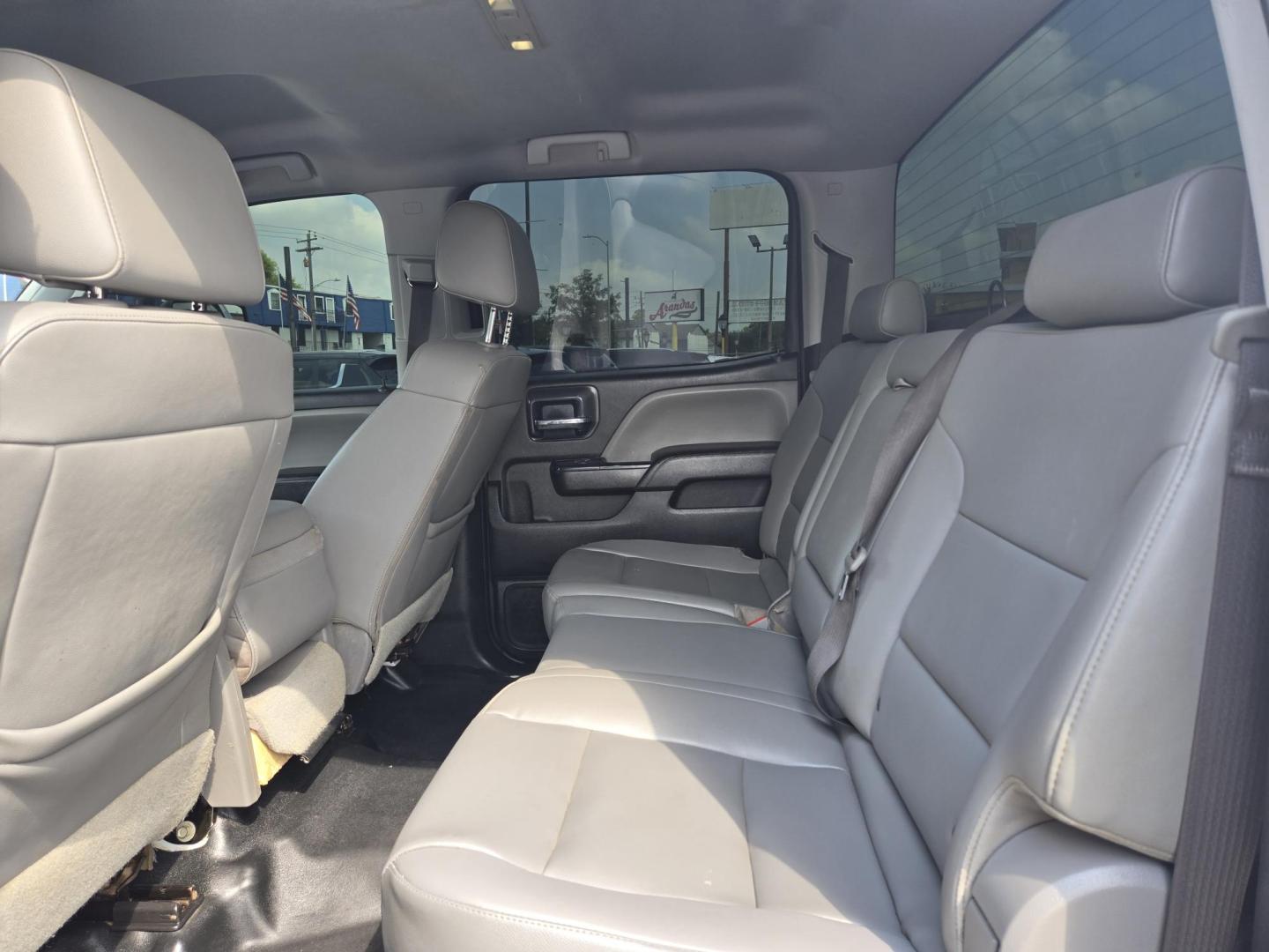 2018 White /Gray Chevrolet Silverado 2500HD Work Truck Crew Cab 2WD (1GC1CUEG2JF) with an 6.0L V8 OHV 16V FFV engine, 6A transmission, located at 1842 Wirt Road, Houston, TX, 77055, (713) 973-3903, 29.805330, -95.484787 - Photo#10