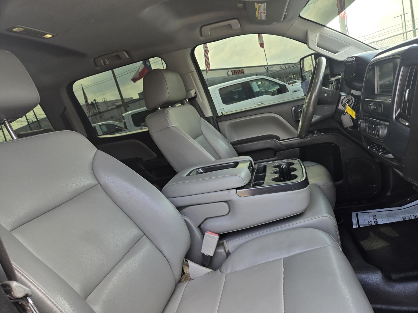 2018 White /Gray Chevrolet Silverado 2500HD Work Truck Crew Cab 2WD (1GC1CUEG2JF) with an 6.0L V8 OHV 16V FFV engine, 6A transmission, located at 1842 Wirt Road, Houston, TX, 77055, (713) 973-3903, 29.805330, -95.484787 - Photo#12