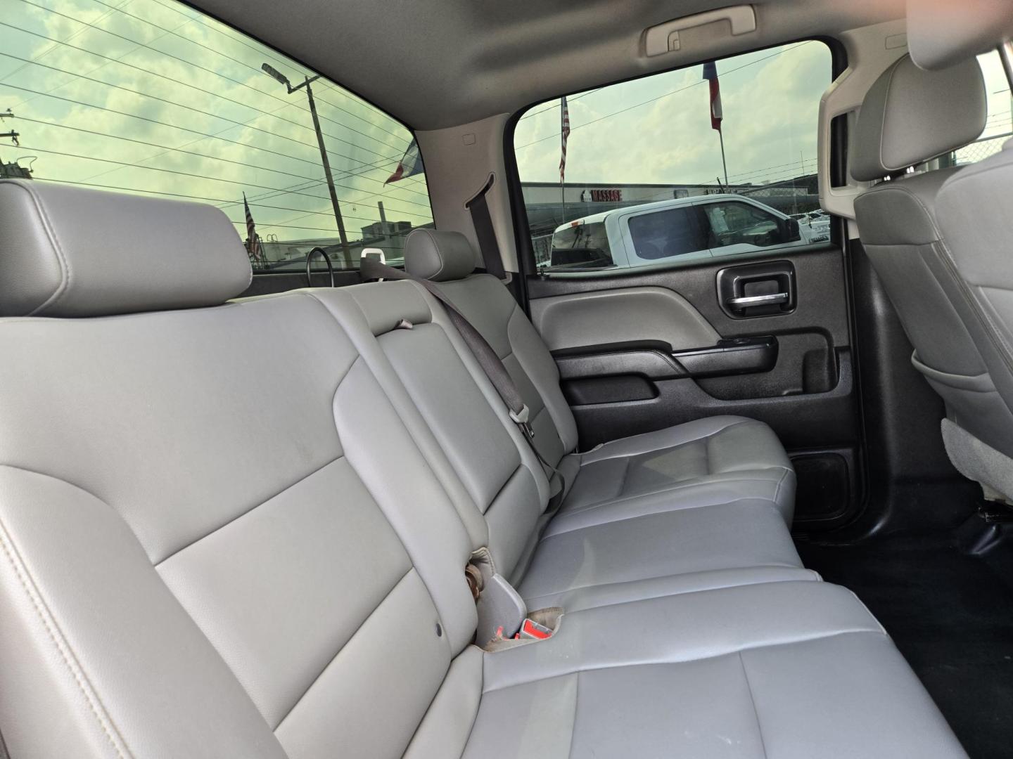 2018 White /Gray Chevrolet Silverado 2500HD Work Truck Crew Cab 2WD (1GC1CUEG2JF) with an 6.0L V8 OHV 16V FFV engine, 6A transmission, located at 1842 Wirt Road, Houston, TX, 77055, (713) 973-3903, 29.805330, -95.484787 - Photo#14