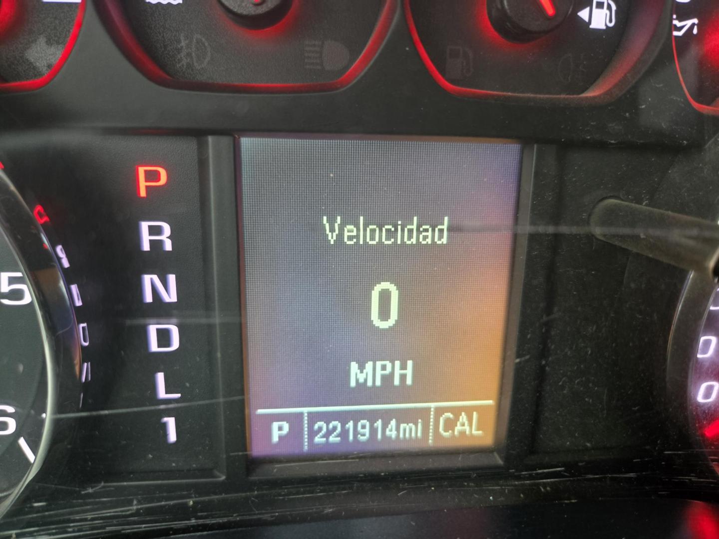 2018 White /Gray Chevrolet Silverado 2500HD Work Truck Crew Cab 2WD (1GC1CUEG2JF) with an 6.0L V8 OHV 16V FFV engine, 6A transmission, located at 1842 Wirt Road, Houston, TX, 77055, (713) 973-3903, 29.805330, -95.484787 - Photo#17