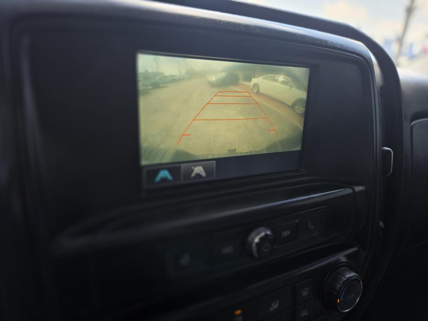 2018 White /Gray Chevrolet Silverado 2500HD Work Truck Crew Cab 2WD (1GC1CUEG2JF) with an 6.0L V8 OHV 16V FFV engine, 6A transmission, located at 1842 Wirt Road, Houston, TX, 77055, (713) 973-3903, 29.805330, -95.484787 - Photo#19