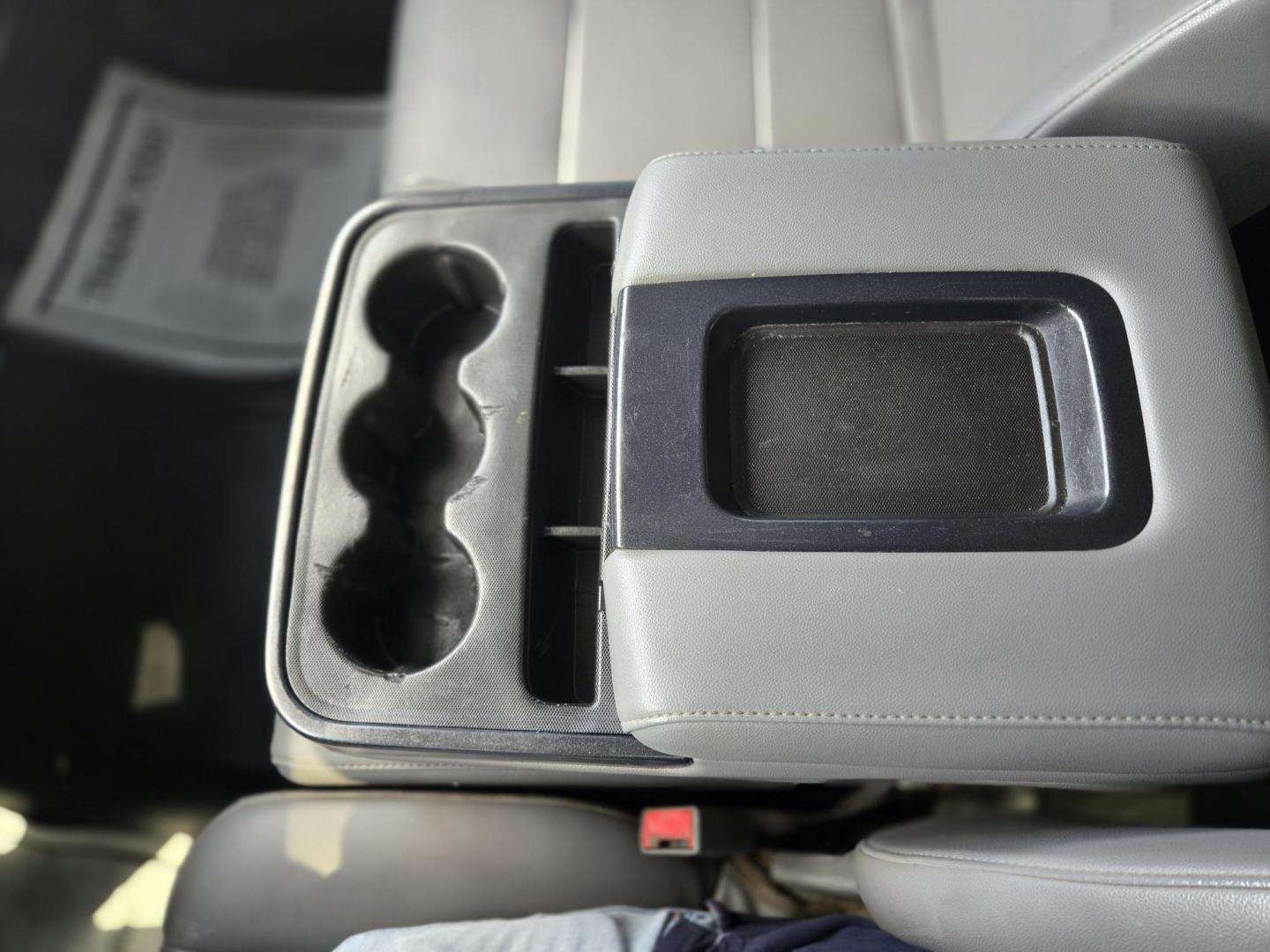 2018 White /Gray Chevrolet Silverado 2500HD Work Truck Crew Cab 2WD (1GC1CUEG2JF) with an 6.0L V8 OHV 16V FFV engine, 6A transmission, located at 1842 Wirt Road, Houston, TX, 77055, (713) 973-3903, 29.805330, -95.484787 - Photo#20