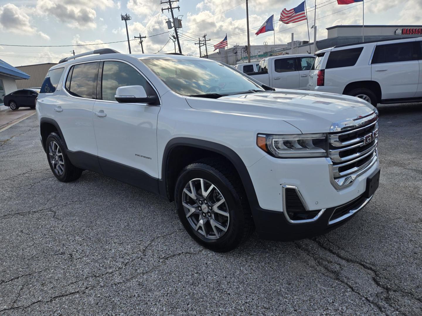 2023 White /Black GMC Acadia SLT (1GKKNML40PZ) with an 2.0L L4 DOHC 16V TURBO engine, 9A transmission, located at 1842 Wirt Road, Houston, TX, 77055, (713) 973-3903, 29.805330, -95.484787 - Photo#6