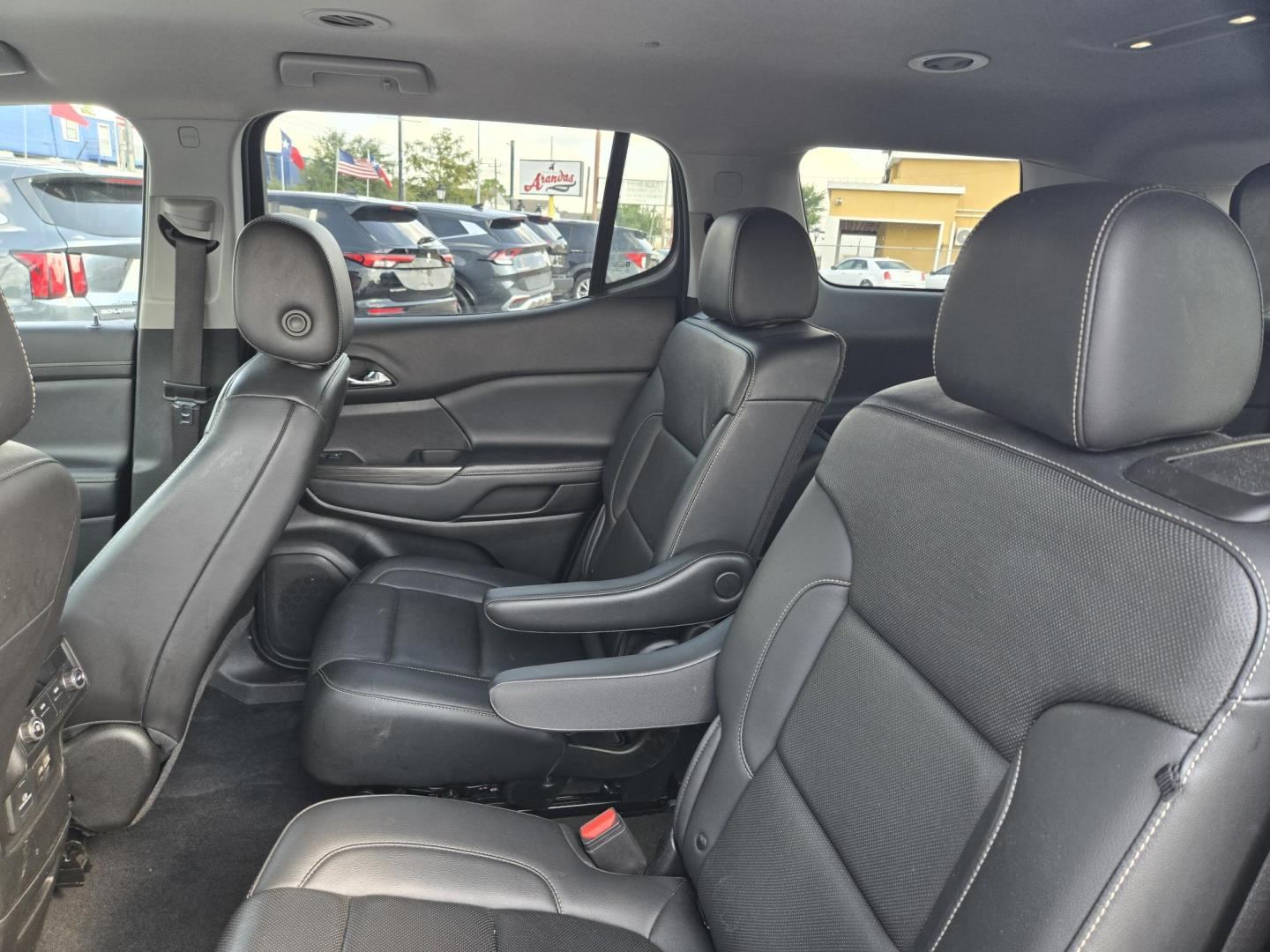 2023 White /Black GMC Acadia SLT (1GKKNML40PZ) with an 2.0L L4 DOHC 16V TURBO engine, 9A transmission, located at 1842 Wirt Road, Houston, TX, 77055, (713) 973-3903, 29.805330, -95.484787 - Photo#10