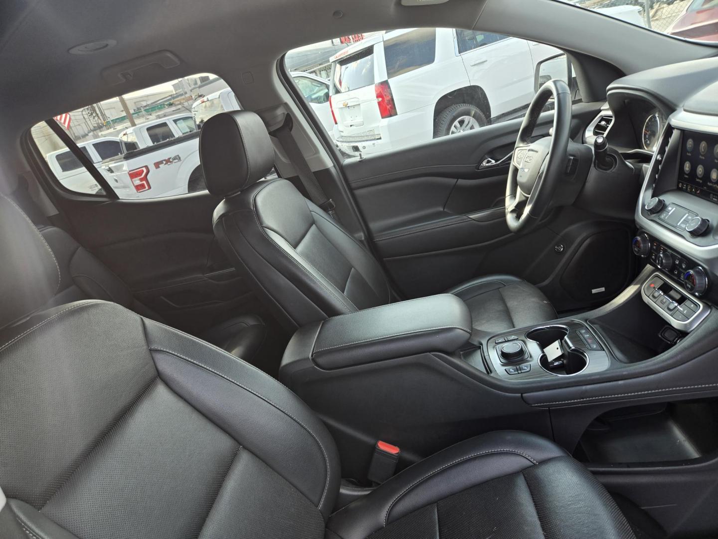 2023 White /Black GMC Acadia SLT (1GKKNML40PZ) with an 2.0L L4 DOHC 16V TURBO engine, 9A transmission, located at 1842 Wirt Road, Houston, TX, 77055, (713) 973-3903, 29.805330, -95.484787 - Photo#12