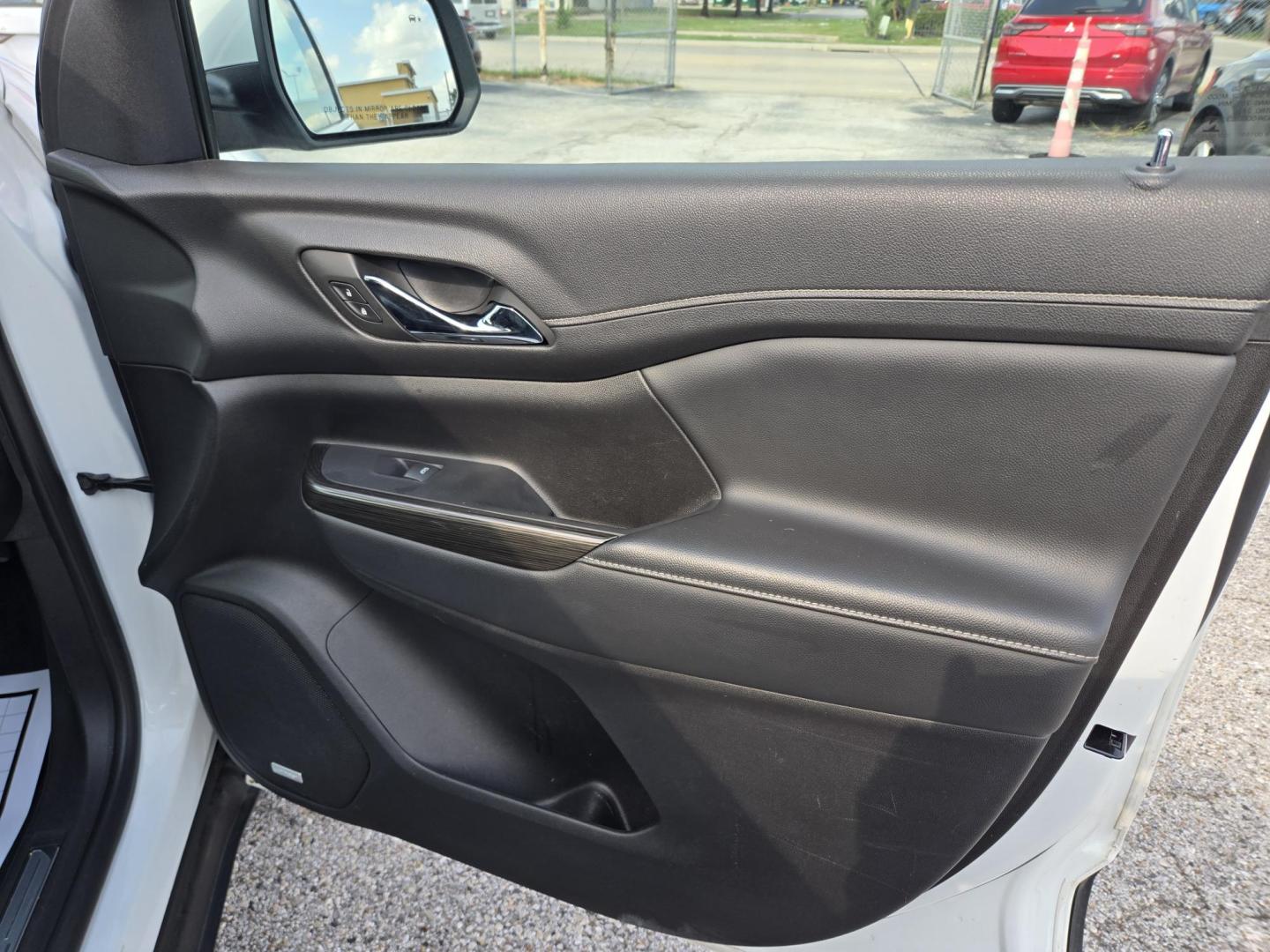 2023 White /Black GMC Acadia SLT (1GKKNML40PZ) with an 2.0L L4 DOHC 16V TURBO engine, 9A transmission, located at 1842 Wirt Road, Houston, TX, 77055, (713) 973-3903, 29.805330, -95.484787 - Photo#13