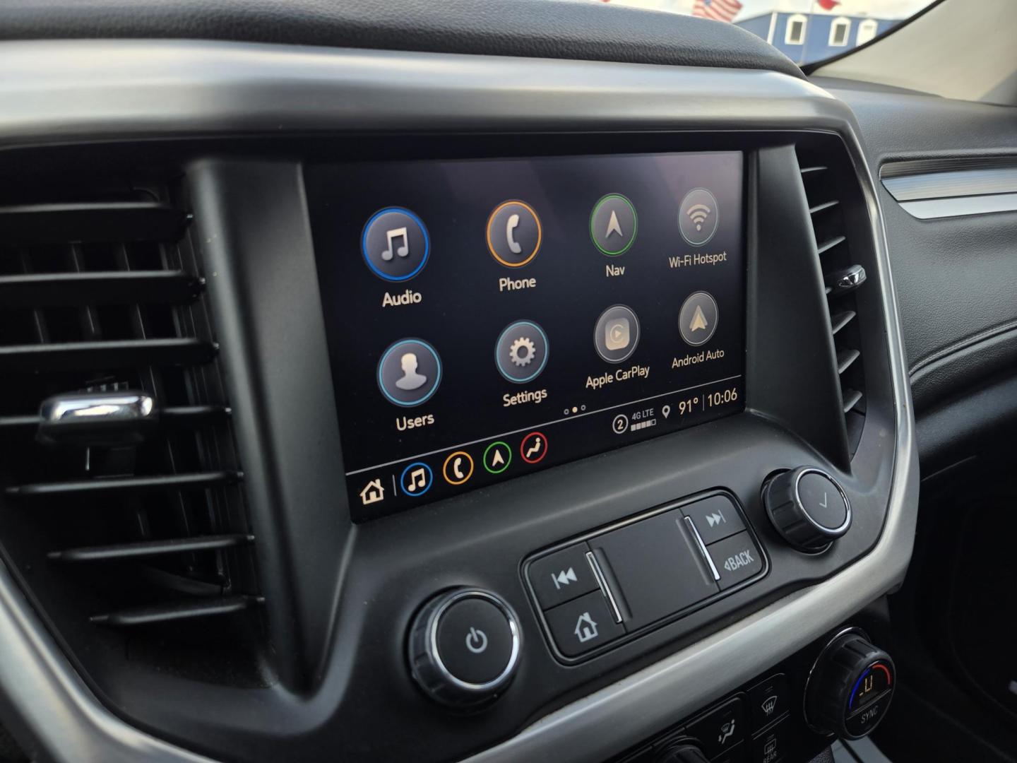 2023 White /Black GMC Acadia SLT (1GKKNML40PZ) with an 2.0L L4 DOHC 16V TURBO engine, 9A transmission, located at 1842 Wirt Road, Houston, TX, 77055, (713) 973-3903, 29.805330, -95.484787 - Photo#20