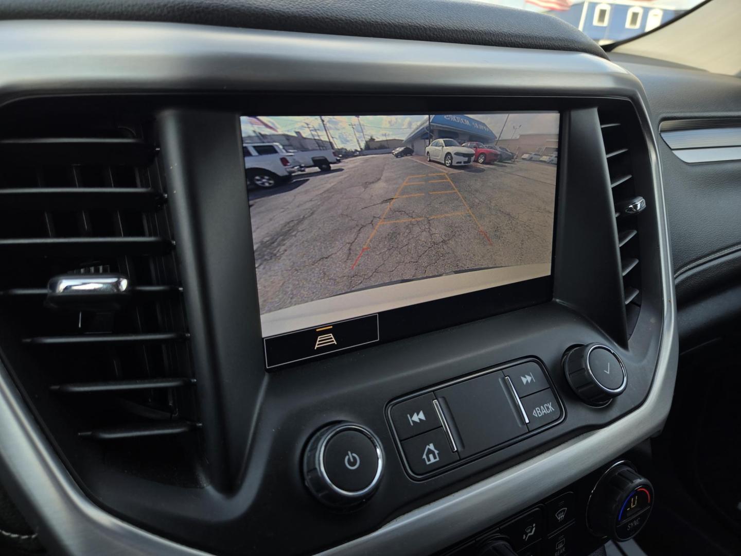 2023 White /Black GMC Acadia SLT (1GKKNML40PZ) with an 2.0L L4 DOHC 16V TURBO engine, 9A transmission, located at 1842 Wirt Road, Houston, TX, 77055, (713) 973-3903, 29.805330, -95.484787 - Photo#21