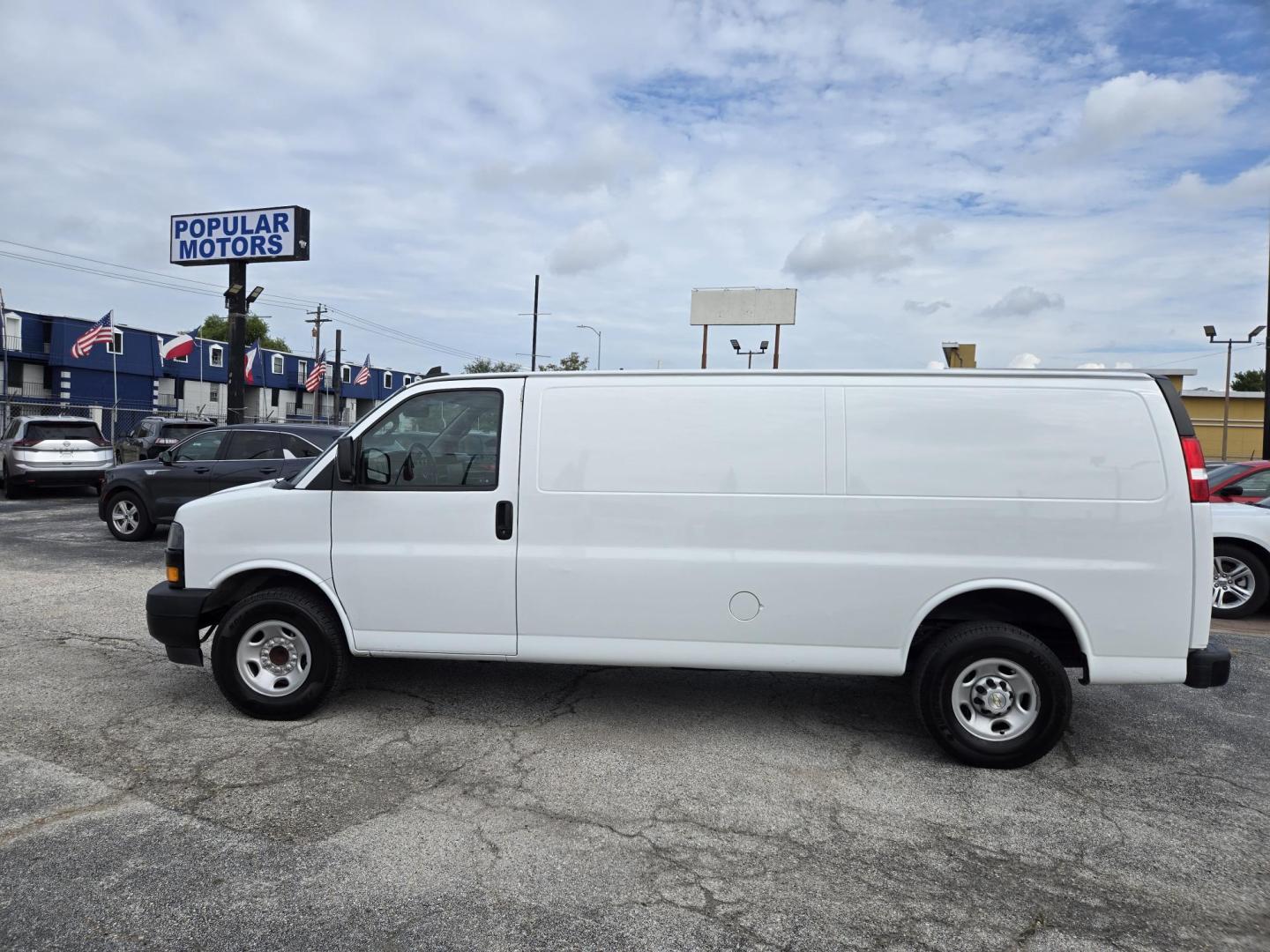 2023 White Chevrolet Express 2500 Cargo Extended (1GCWGBFP7P1) with an 4.3L V6 engine, 6A transmission, located at 1842 Wirt Road, Houston, TX, 77055, (713) 973-3903, 29.805330, -95.484787 - Photo#1