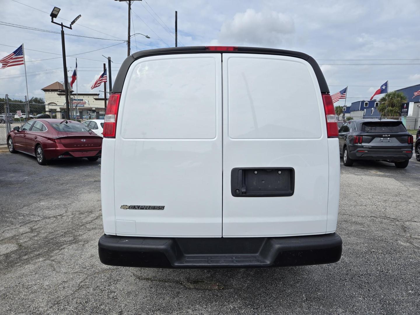 2023 White Chevrolet Express 2500 Cargo Extended (1GCWGBFP7P1) with an 4.3L V6 engine, 6A transmission, located at 1842 Wirt Road, Houston, TX, 77055, (713) 973-3903, 29.805330, -95.484787 - Photo#3