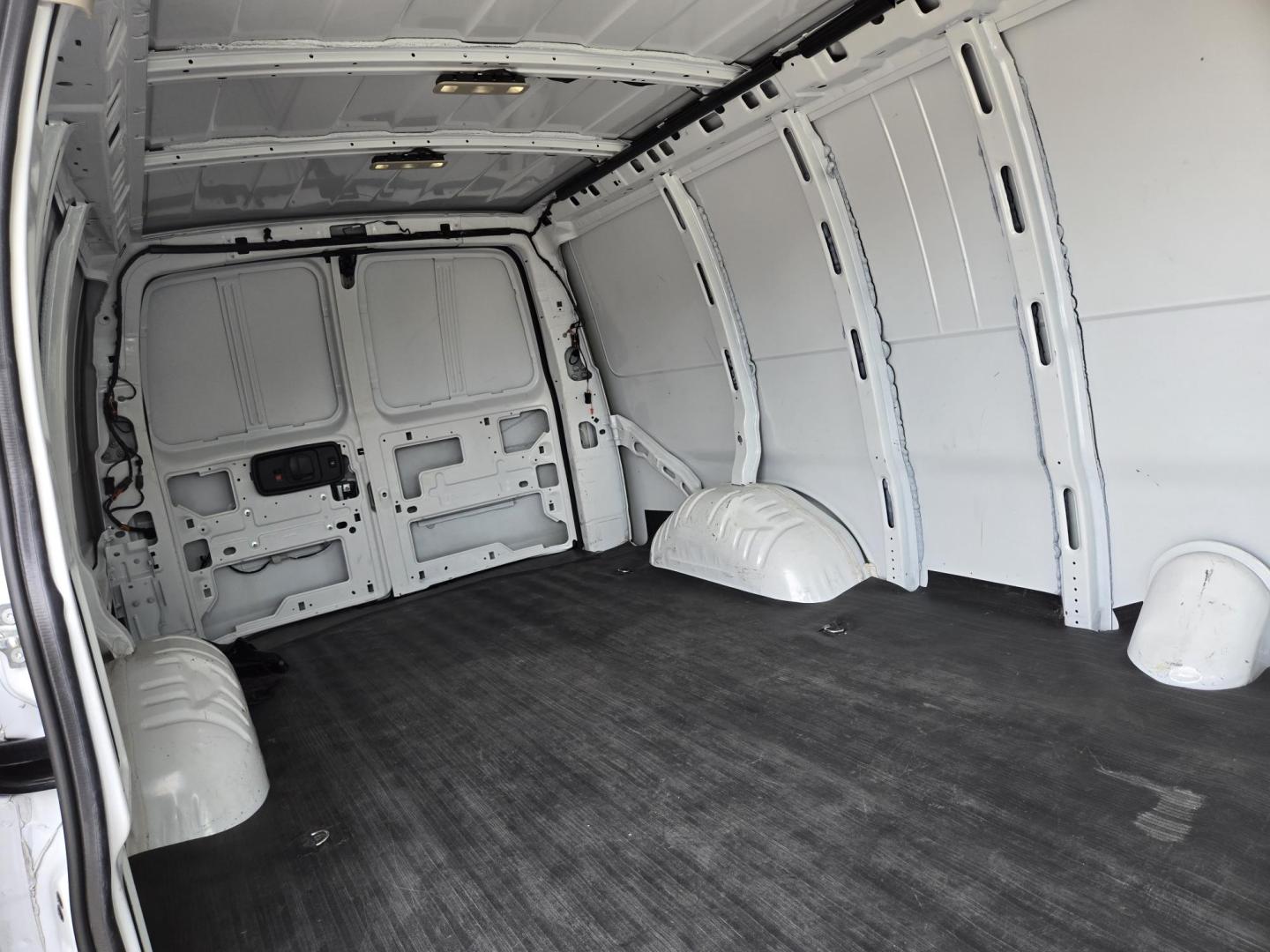 2023 White Chevrolet Express 2500 Cargo Extended (1GCWGBFP7P1) with an 4.3L V6 engine, 6A transmission, located at 1842 Wirt Road, Houston, TX, 77055, (713) 973-3903, 29.805330, -95.484787 - Photo#13