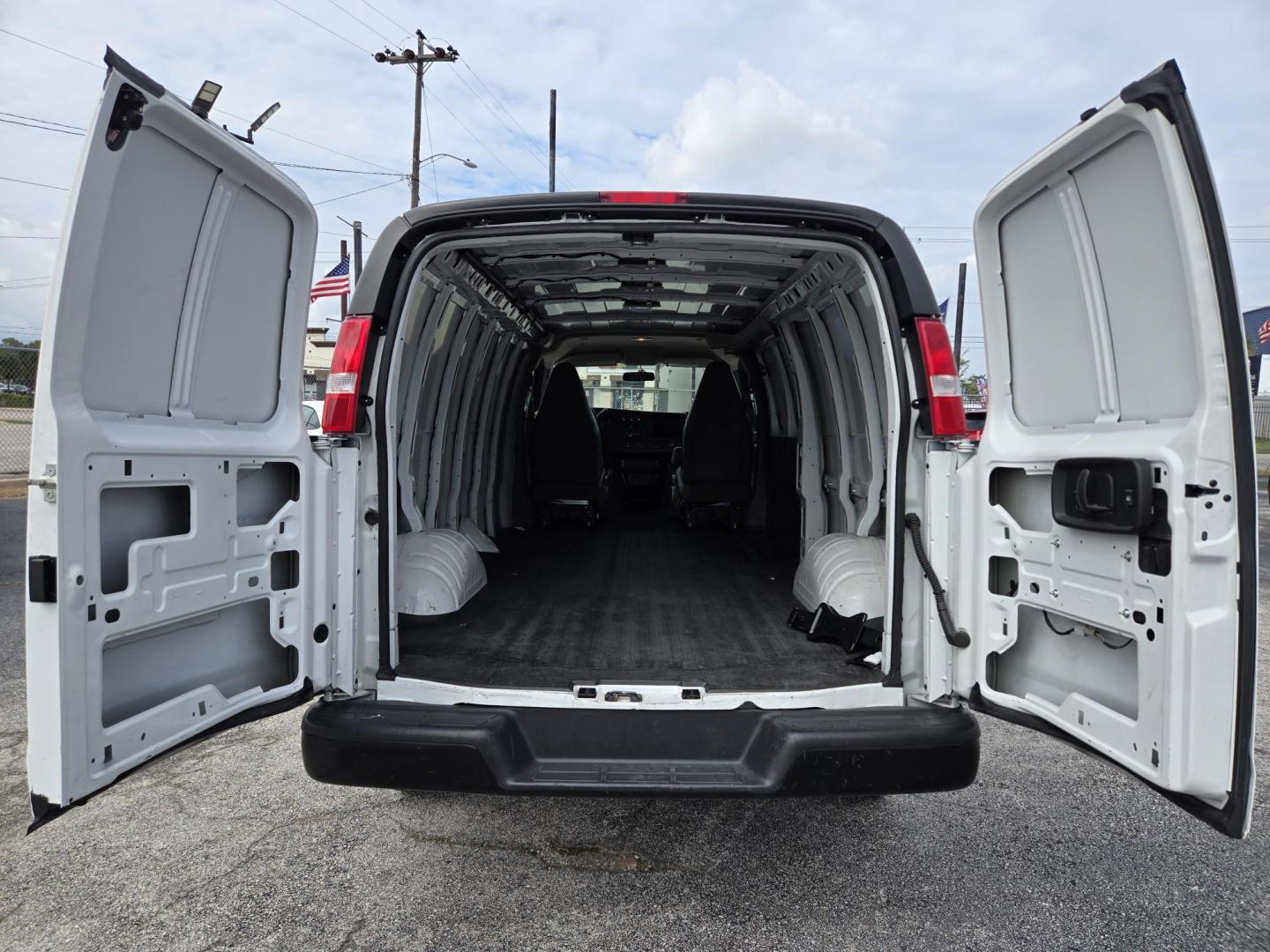 2023 White Chevrolet Express 2500 Cargo Extended (1GCWGBFP7P1) with an 4.3L V6 engine, 6A transmission, located at 1842 Wirt Road, Houston, TX, 77055, (713) 973-3903, 29.805330, -95.484787 - Photo#15