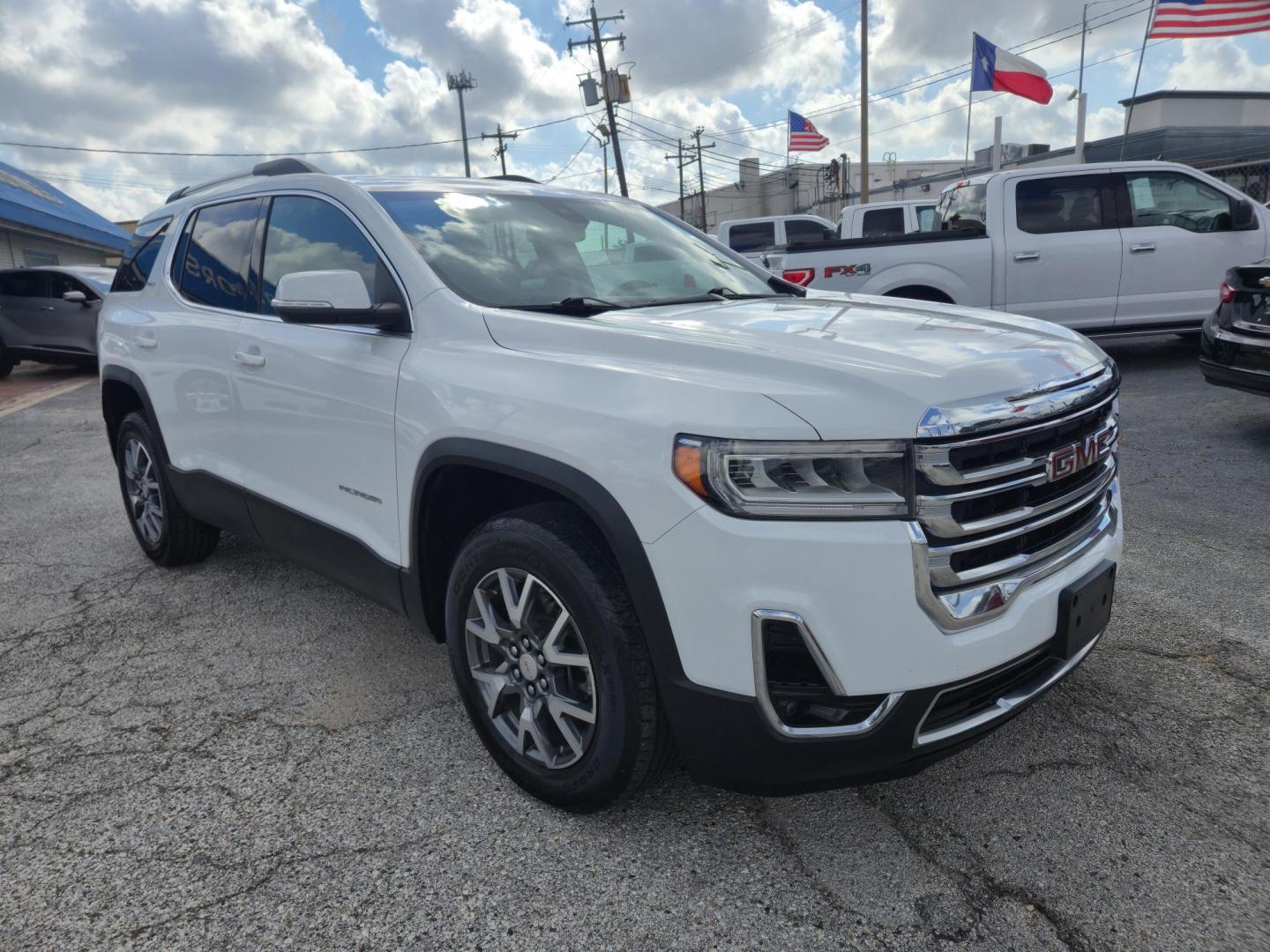 2023 White /Black GMC Acadia SLT (1GKKNML43PZ) with an 2.0L L4 DOHC 16V TURBO engine, 9A transmission, located at 1842 Wirt Road, Houston, TX, 77055, (713) 973-3903, 29.805330, -95.484787 - Photo#6