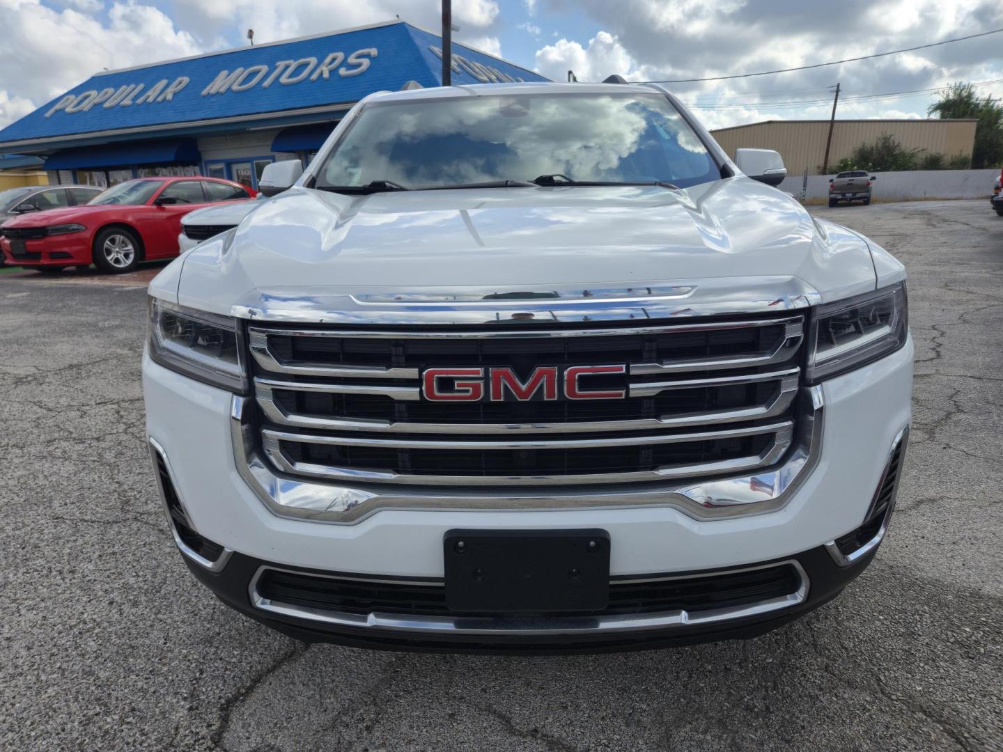 2023 White /Black GMC Acadia SLT (1GKKNML43PZ) with an 2.0L L4 DOHC 16V TURBO engine, 9A transmission, located at 1842 Wirt Road, Houston, TX, 77055, (713) 973-3903, 29.805330, -95.484787 - Photo#7