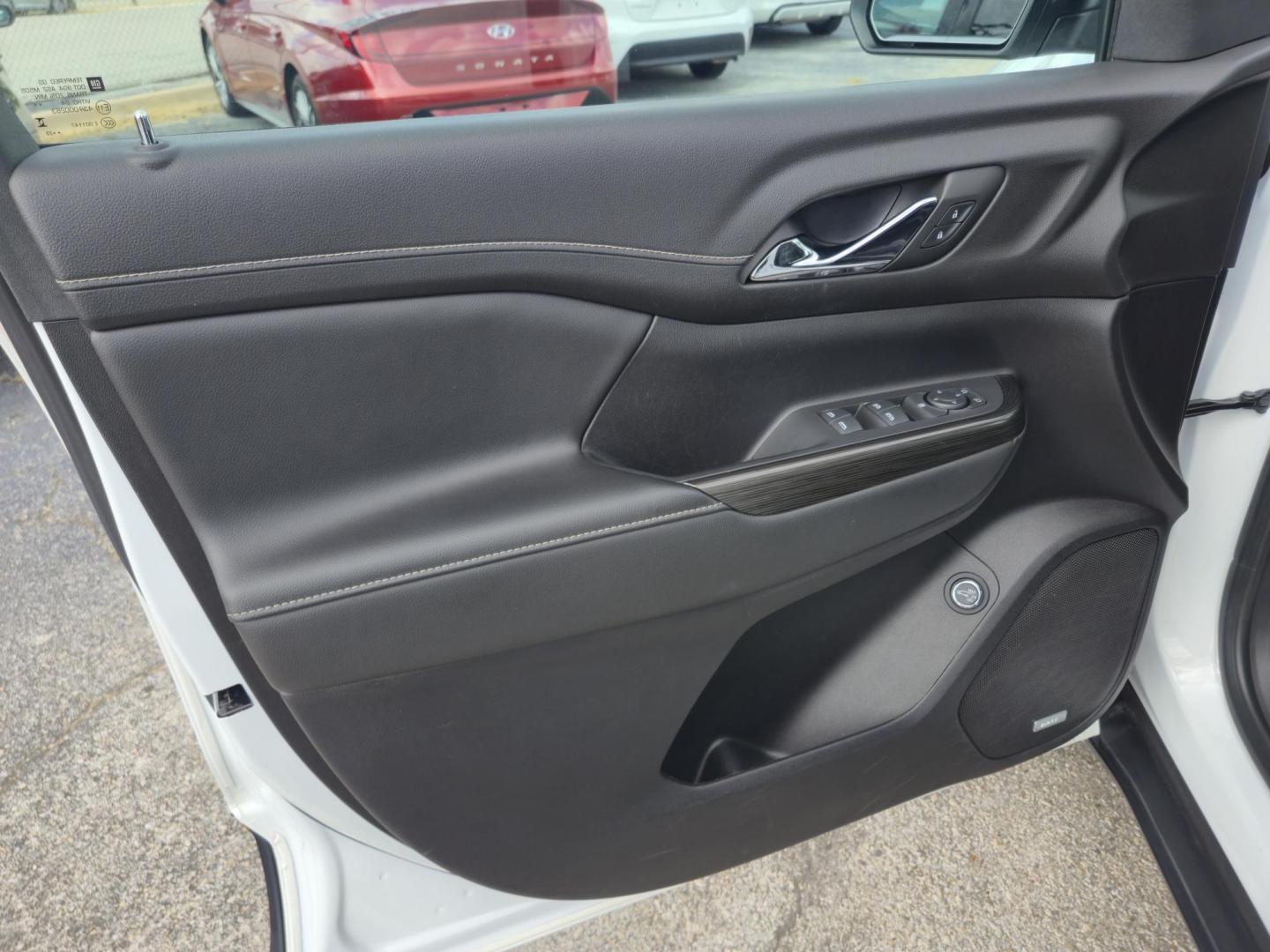 2023 White /Black GMC Acadia SLT (1GKKNML43PZ) with an 2.0L L4 DOHC 16V TURBO engine, 9A transmission, located at 1842 Wirt Road, Houston, TX, 77055, (713) 973-3903, 29.805330, -95.484787 - Photo#9