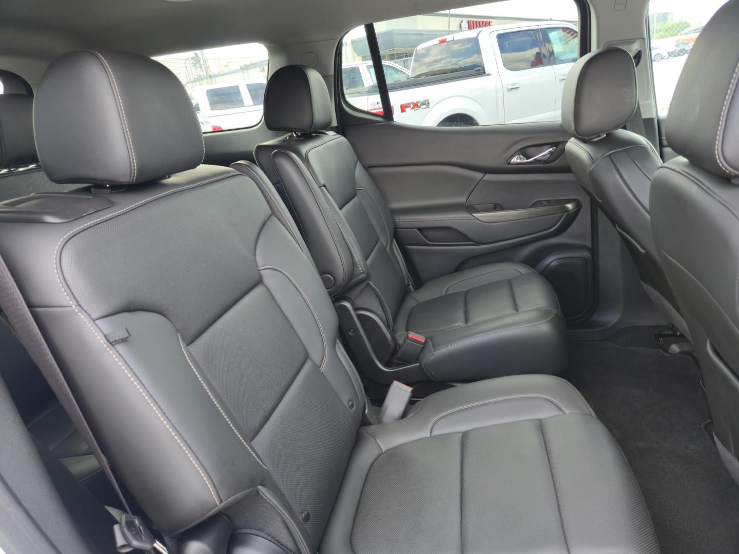 2023 White /Black GMC Acadia SLT (1GKKNML43PZ) with an 2.0L L4 DOHC 16V TURBO engine, 9A transmission, located at 1842 Wirt Road, Houston, TX, 77055, (713) 973-3903, 29.805330, -95.484787 - Photo#14