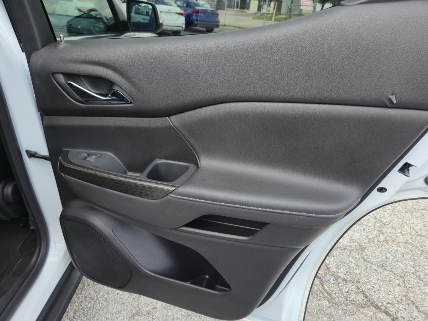 2023 White /Black GMC Acadia SLT (1GKKNML43PZ) with an 2.0L L4 DOHC 16V TURBO engine, 9A transmission, located at 1842 Wirt Road, Houston, TX, 77055, (713) 973-3903, 29.805330, -95.484787 - Photo#15