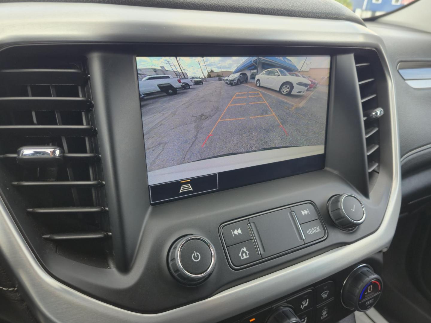 2023 White /Black GMC Acadia SLT (1GKKNML43PZ) with an 2.0L L4 DOHC 16V TURBO engine, 9A transmission, located at 1842 Wirt Road, Houston, TX, 77055, (713) 973-3903, 29.805330, -95.484787 - Photo#20