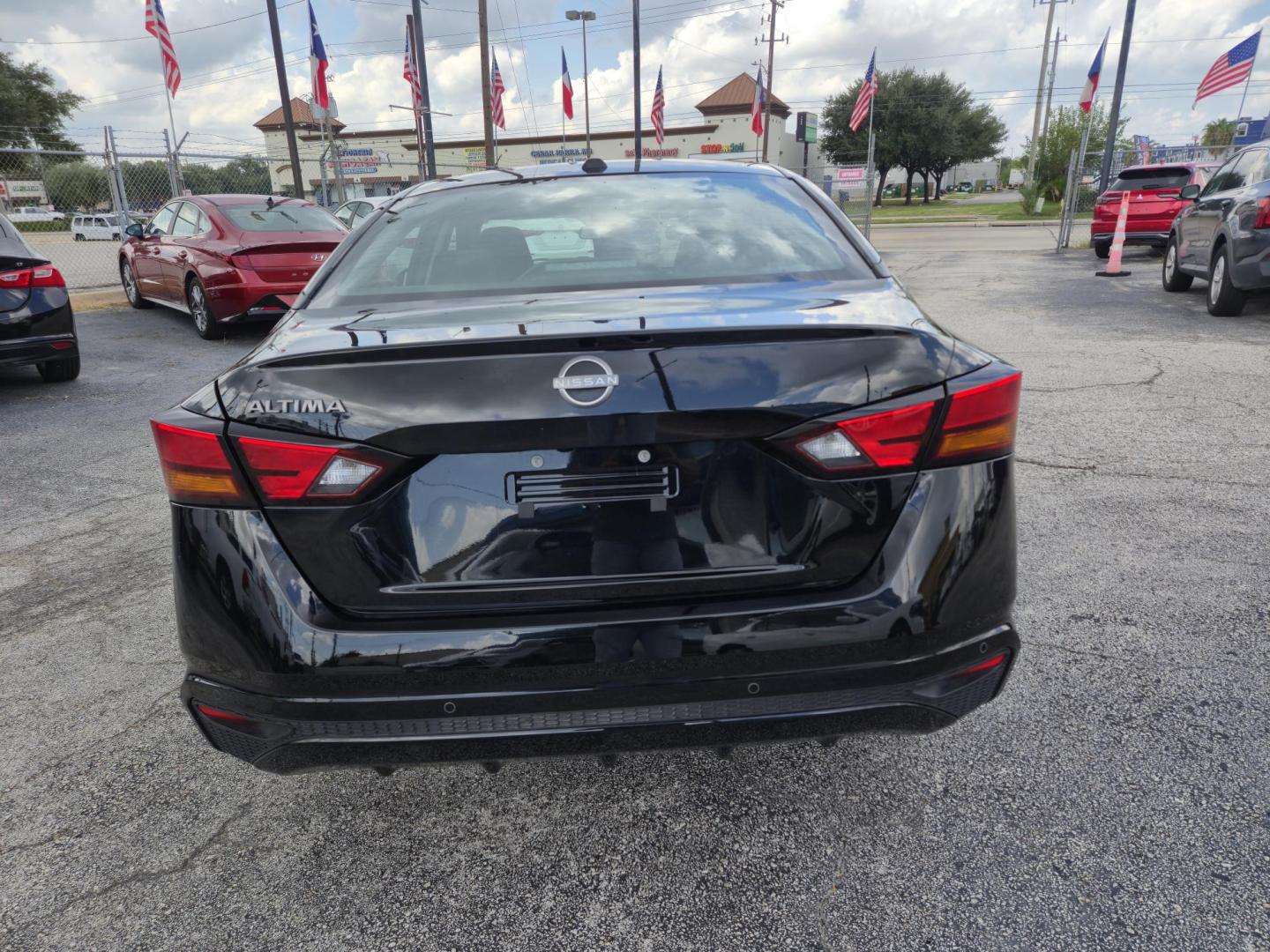 2025 Black /Black Nissan Altima 2.5 SV (1N4BL4DV2SN) with an 2.5L L4 DOHC 16V engine, CVT transmission, located at 1842 Wirt Road, Houston, TX, 77055, (713) 973-3903, 29.805330, -95.484787 - Photo#3