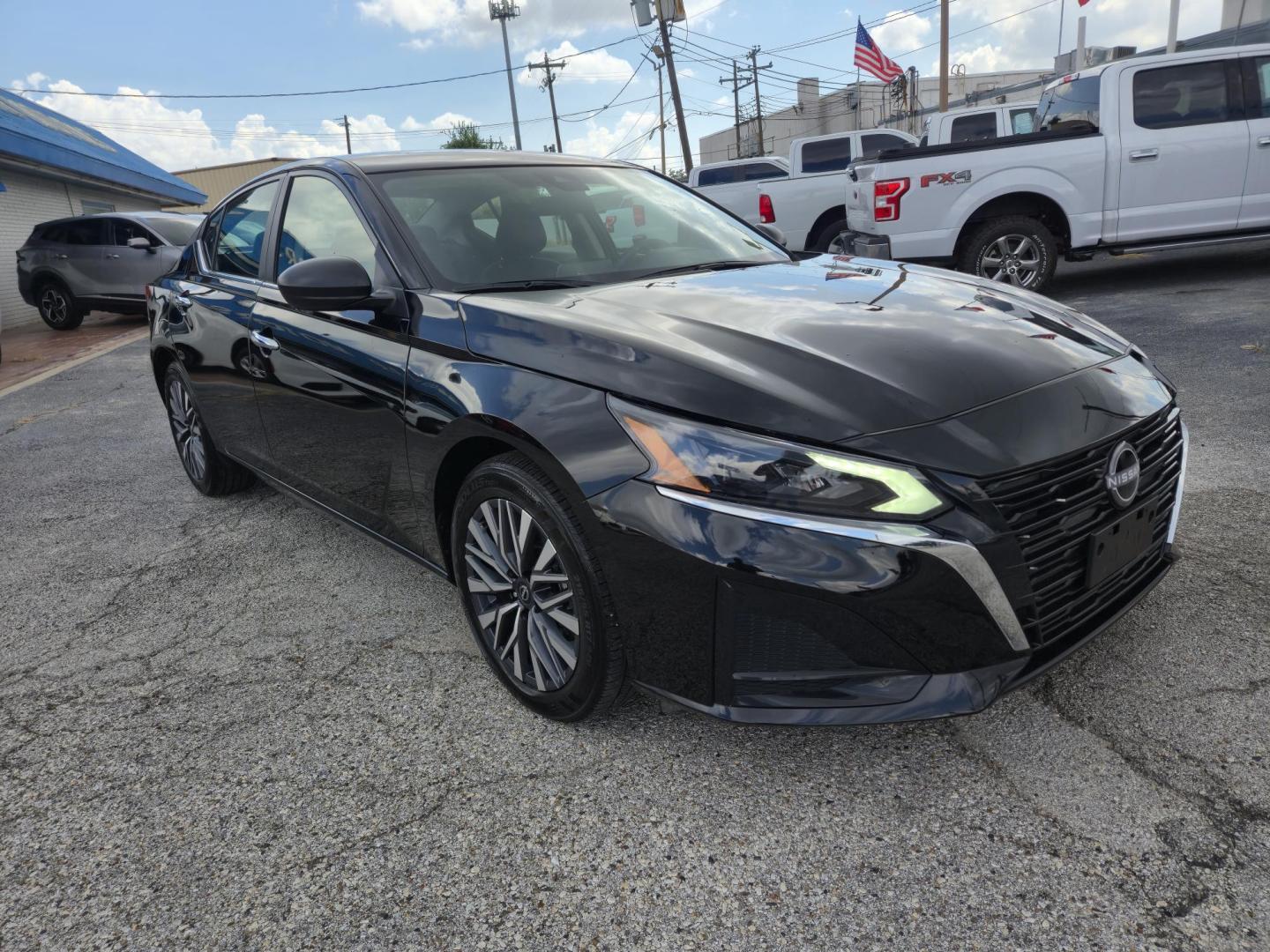 2025 Black /Black Nissan Altima 2.5 SV (1N4BL4DV2SN) with an 2.5L L4 DOHC 16V engine, CVT transmission, located at 1842 Wirt Road, Houston, TX, 77055, (713) 973-3903, 29.805330, -95.484787 - Photo#6