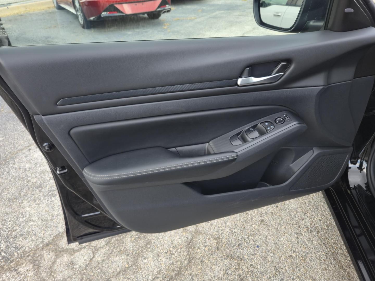 2025 Black /Black Nissan Altima 2.5 SV (1N4BL4DV2SN) with an 2.5L L4 DOHC 16V engine, CVT transmission, located at 1842 Wirt Road, Houston, TX, 77055, (713) 973-3903, 29.805330, -95.484787 - Photo#9