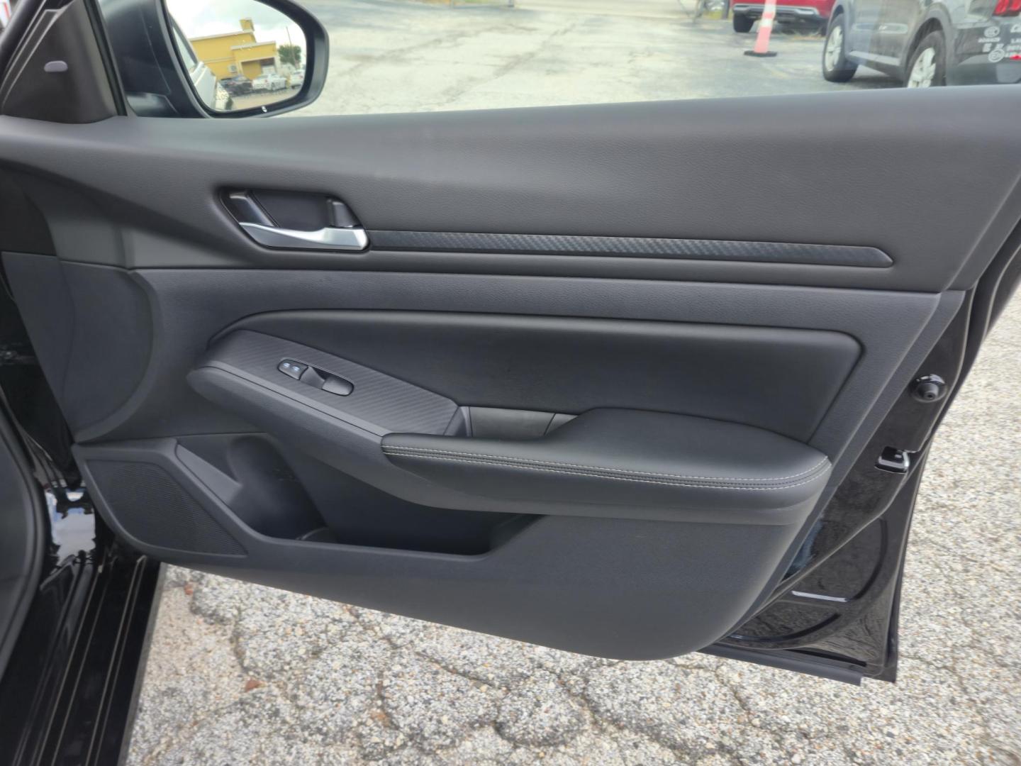 2025 Black /Black Nissan Altima 2.5 SV (1N4BL4DV2SN) with an 2.5L L4 DOHC 16V engine, CVT transmission, located at 1842 Wirt Road, Houston, TX, 77055, (713) 973-3903, 29.805330, -95.484787 - Photo#13