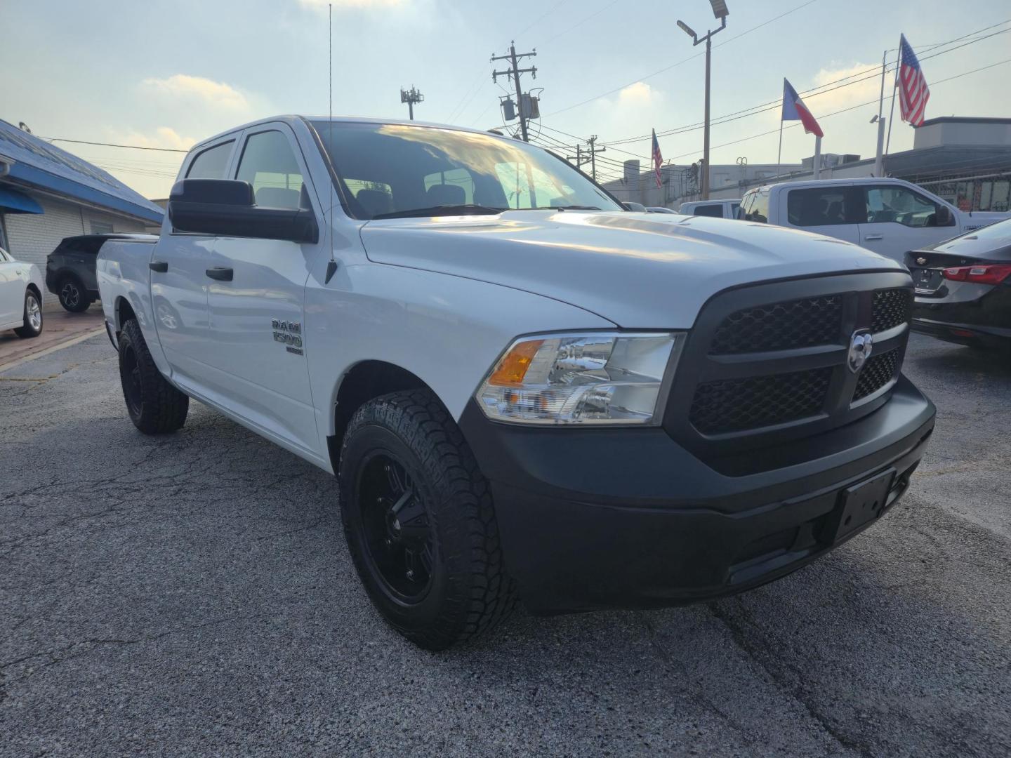 2023 White /Gray RAM 1500 Classic Tradesman Crew Cab SWB 2WD (3C6RR6KG0PG) with an 3.6L V6 DOHC 24V FFV engine, 8A transmission, located at 1842 Wirt Road, Houston, TX, 77055, (713) 973-3903, 29.805330, -95.484787 - Photo#6