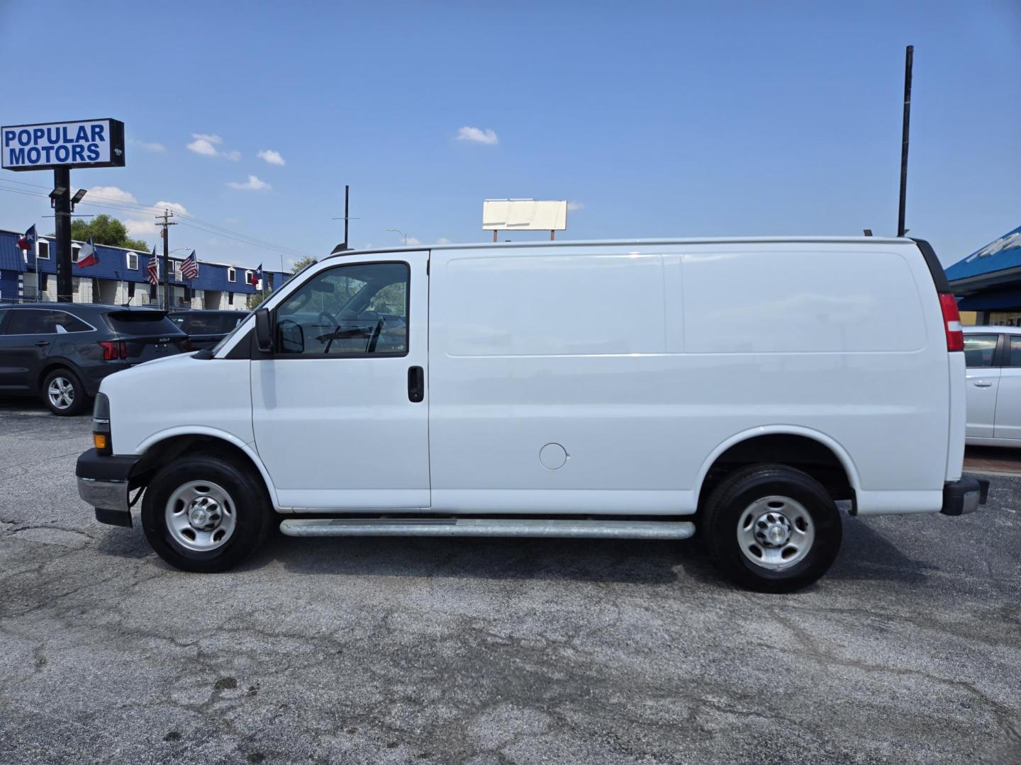2023 White /Gray Chevrolet Express 2500 Cargo (1GCWGAFP2P1) with an 4.3L V6 engine, 6A transmission, located at 1842 Wirt Road, Houston, TX, 77055, (713) 973-3903, 29.805330, -95.484787 - Photo#1