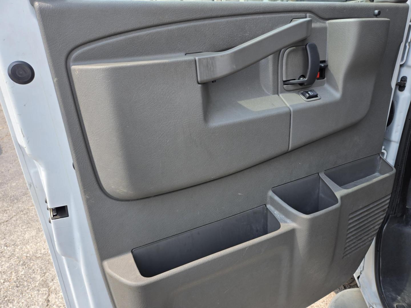 2023 White /Gray Chevrolet Express 2500 Cargo (1GCWGAFP2P1) with an 4.3L V6 engine, 6A transmission, located at 1842 Wirt Road, Houston, TX, 77055, (713) 973-3903, 29.805330, -95.484787 - Photo#9