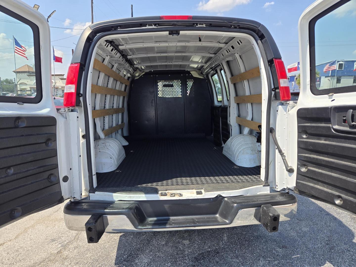 2023 White /Gray Chevrolet Express 2500 Cargo (1GCWGAFP2P1) with an 4.3L V6 engine, 6A transmission, located at 1842 Wirt Road, Houston, TX, 77055, (713) 973-3903, 29.805330, -95.484787 - Photo#14