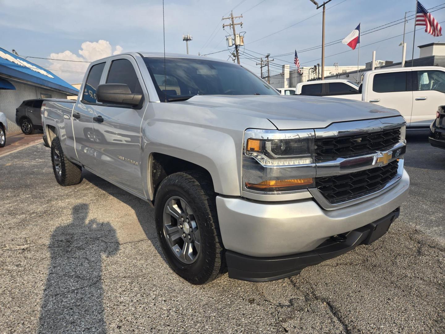 2019 Silver /Gray Chevrolet Silverado 1500 Work Truck Double Cab 4WD (2GCVKNECXK1) with an 5.3L V8 OHV 16V engine, 6A transmission, located at 1842 Wirt Road, Houston, TX, 77055, (713) 973-3903, 29.805330, -95.484787 - Photo#6