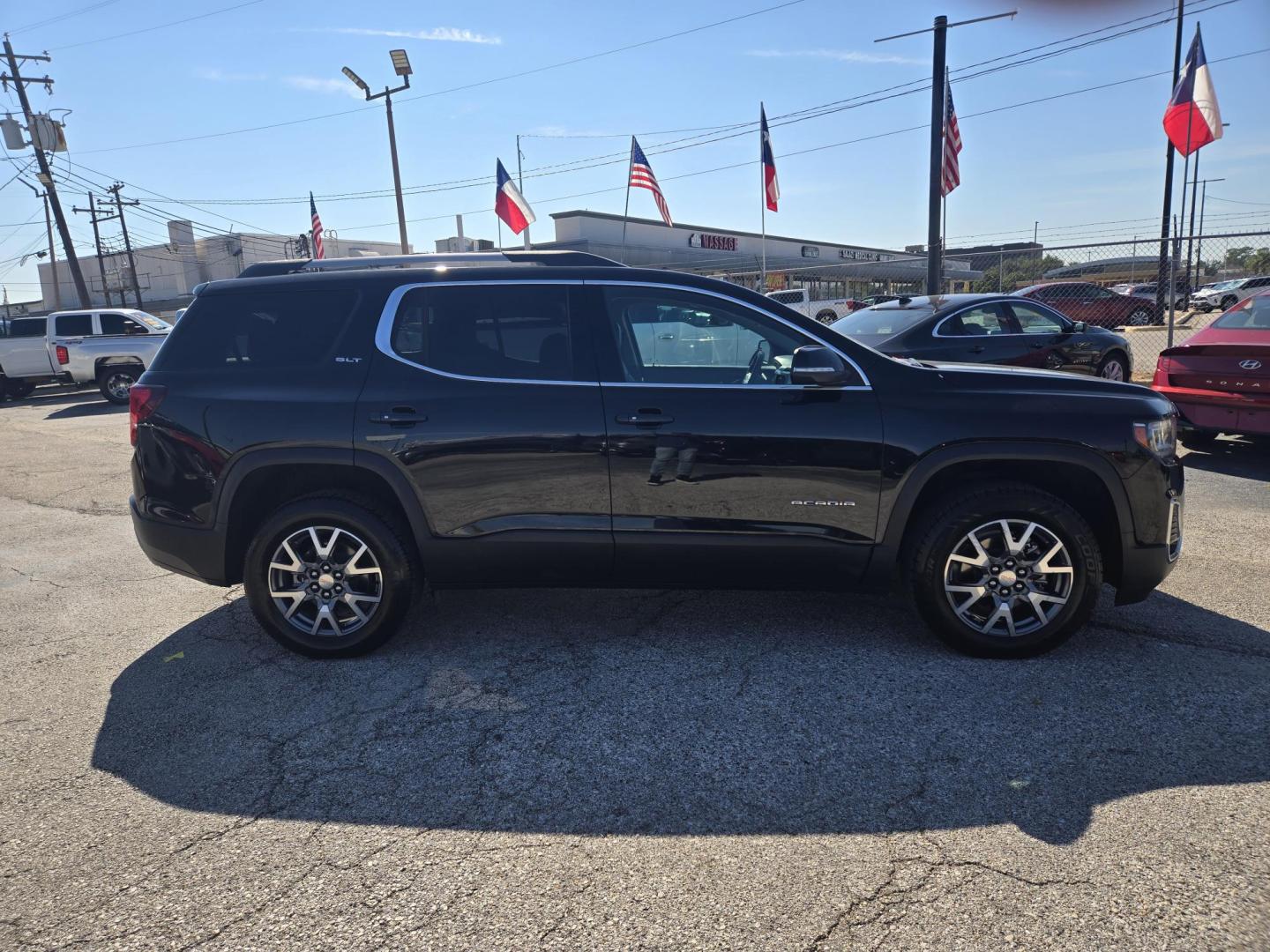 2023 Black /Black GMC Acadia SLT (1GKKNML49PZ) with an 2.0L L4 DOHC 16V TURBO engine, 9A transmission, located at 1842 Wirt Road, Houston, TX, 77055, (713) 973-3903, 29.805330, -95.484787 - Photo#5