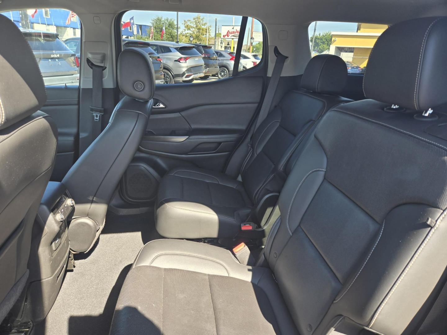 2023 Black /Black GMC Acadia SLT (1GKKNML49PZ) with an 2.0L L4 DOHC 16V TURBO engine, 9A transmission, located at 1842 Wirt Road, Houston, TX, 77055, (713) 973-3903, 29.805330, -95.484787 - Photo#10