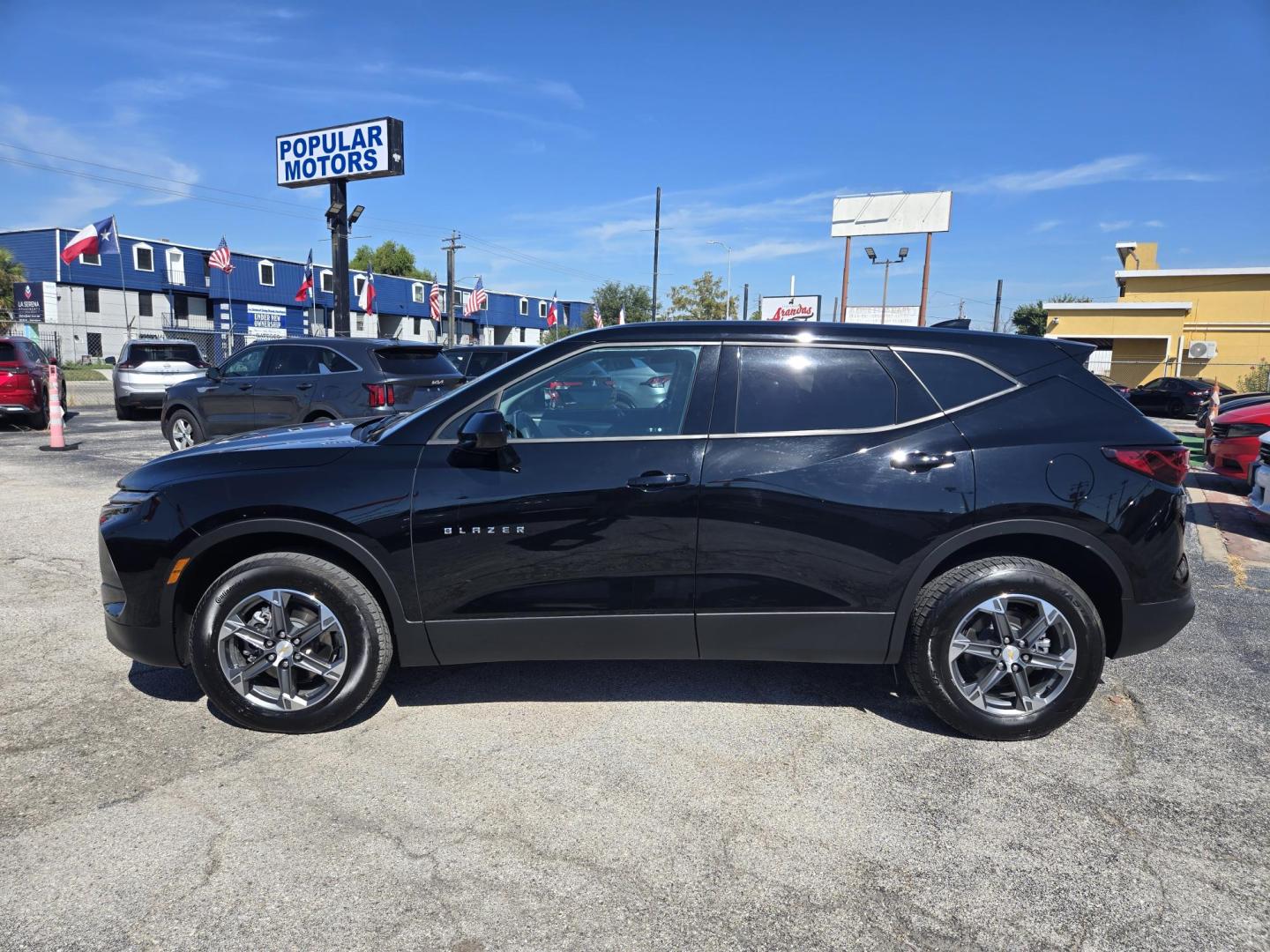 2025 Black /Black Chevrolet Blazer 2LT (3GNKBCR4XSS) with an 2.0L L4 DOHC 16 TURBO engine, 9A transmission, located at 1842 Wirt Road, Houston, TX, 77055, (713) 973-3903, 29.805330, -95.484787 - Photo#1