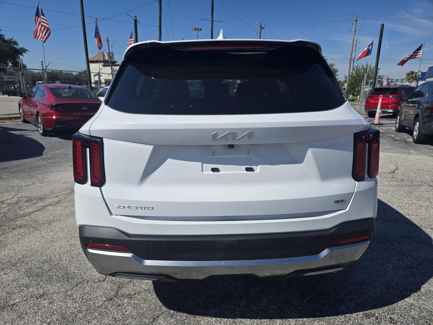 2024 White /Black Kia Sorento S AWD (5XYRLDJC0RG) with an 2.5L L4 DOHC 16V engine, 6A transmission, located at 1842 Wirt Road, Houston, TX, 77055, (713) 973-3903, 29.805330, -95.484787 - Photo#3