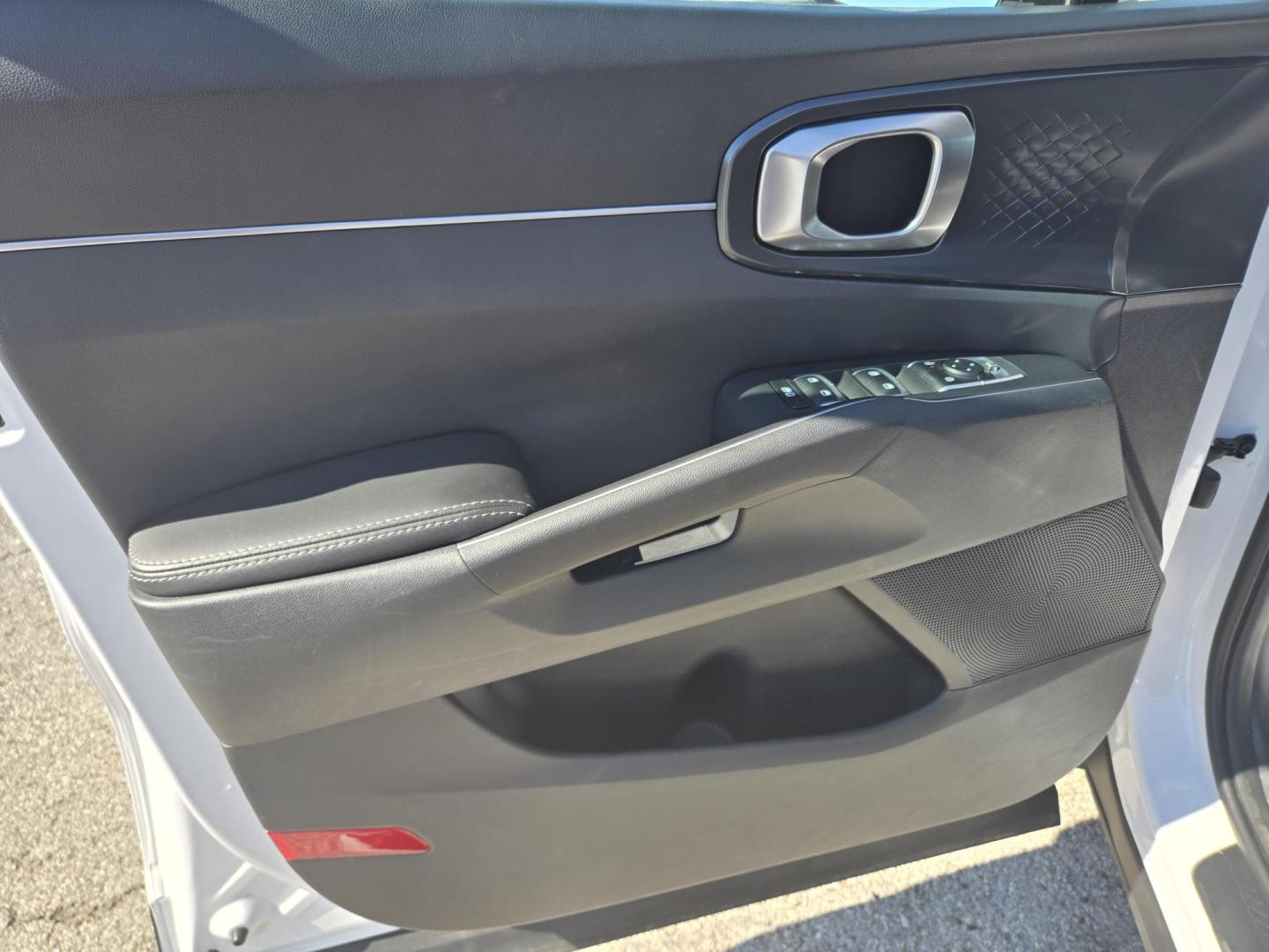 2024 White /Black Kia Sorento S AWD (5XYRLDJC0RG) with an 2.5L L4 DOHC 16V engine, 6A transmission, located at 1842 Wirt Road, Houston, TX, 77055, (713) 973-3903, 29.805330, -95.484787 - Photo#9