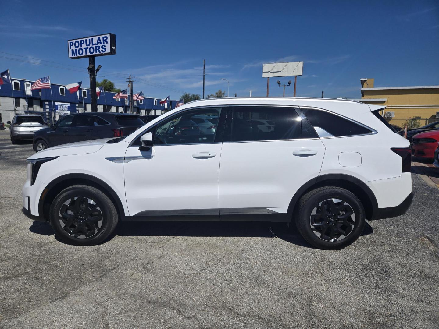 2024 White /Black Kia Sorento S AWD (5XYRLDJC0RG) with an 2.5L L4 DOHC 16V engine, 6A transmission, located at 1842 Wirt Road, Houston, TX, 77055, (713) 973-3903, 29.805330, -95.484787 - Photo#1