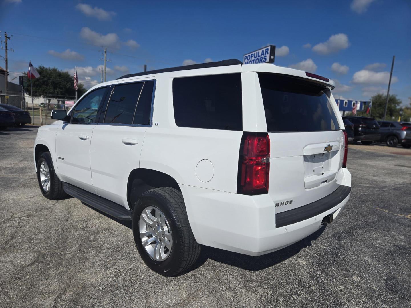 2019 White /Tan Chevrolet Tahoe LT 2WD (1GNSCBKC5KR) with an 5.3L V8 OHV 16V engine, 6A transmission, located at 1842 Wirt Road, Houston, TX, 77055, (713) 973-3903, 29.805330, -95.484787 - Photo#2