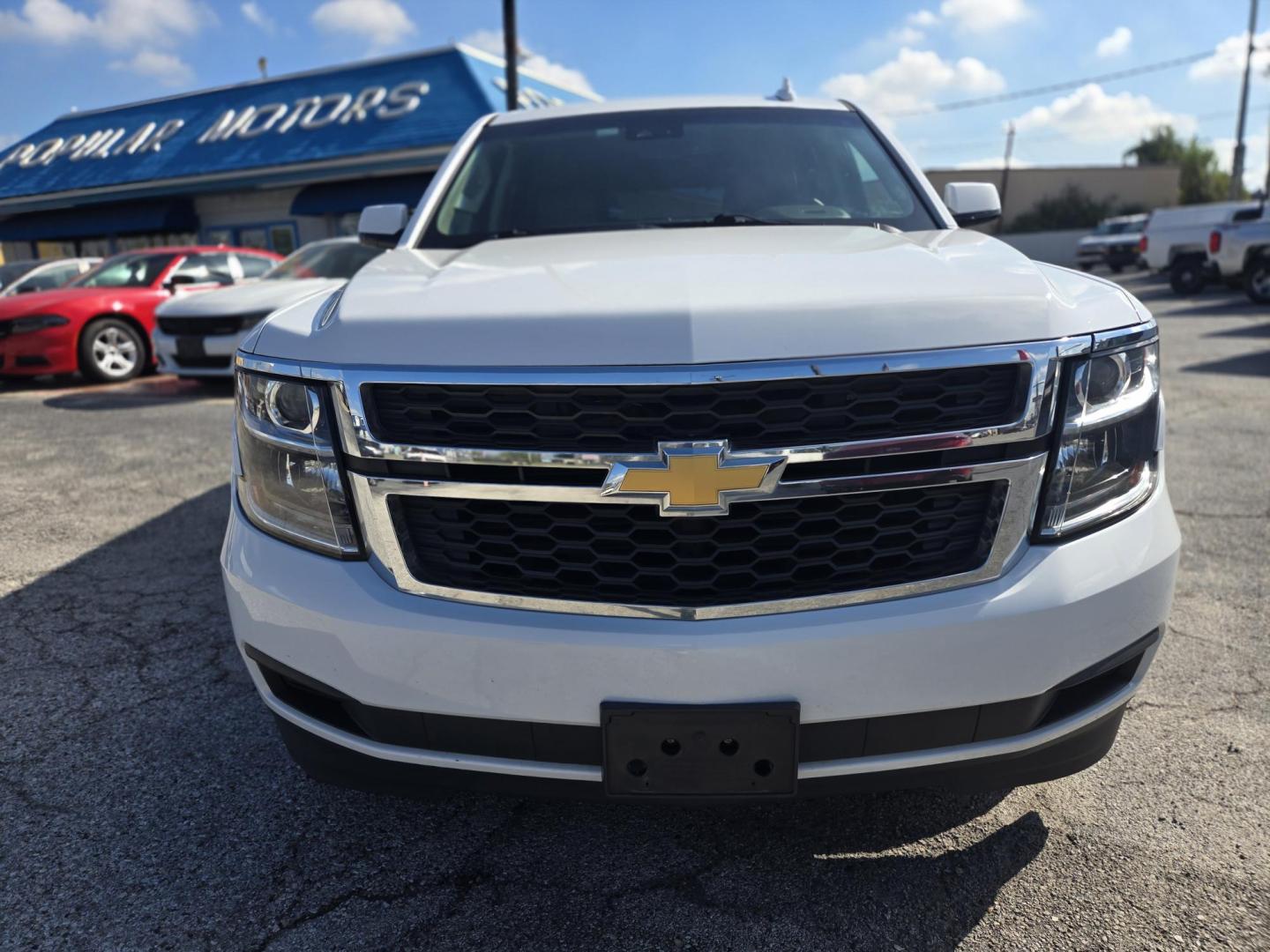 2019 White /Tan Chevrolet Tahoe LT 2WD (1GNSCBKC5KR) with an 5.3L V8 OHV 16V engine, 6A transmission, located at 1842 Wirt Road, Houston, TX, 77055, (713) 973-3903, 29.805330, -95.484787 - Photo#7