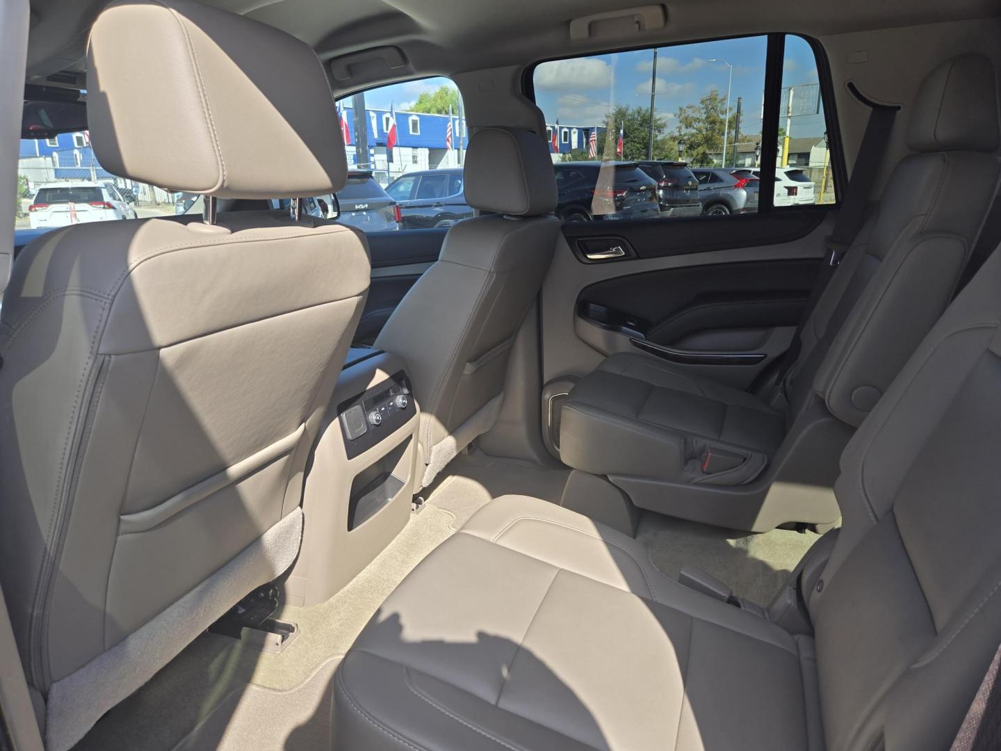 2019 White /Tan Chevrolet Tahoe LT 2WD (1GNSCBKC5KR) with an 5.3L V8 OHV 16V engine, 6A transmission, located at 1842 Wirt Road, Houston, TX, 77055, (713) 973-3903, 29.805330, -95.484787 - Photo#10