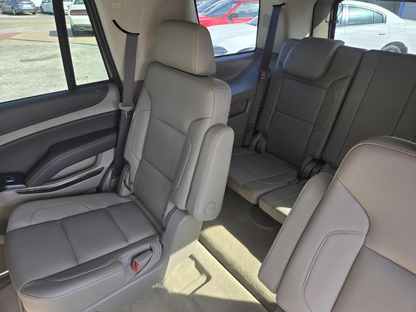 2019 White /Tan Chevrolet Tahoe LT 2WD (1GNSCBKC5KR) with an 5.3L V8 OHV 16V engine, 6A transmission, located at 1842 Wirt Road, Houston, TX, 77055, (713) 973-3903, 29.805330, -95.484787 - Photo#12